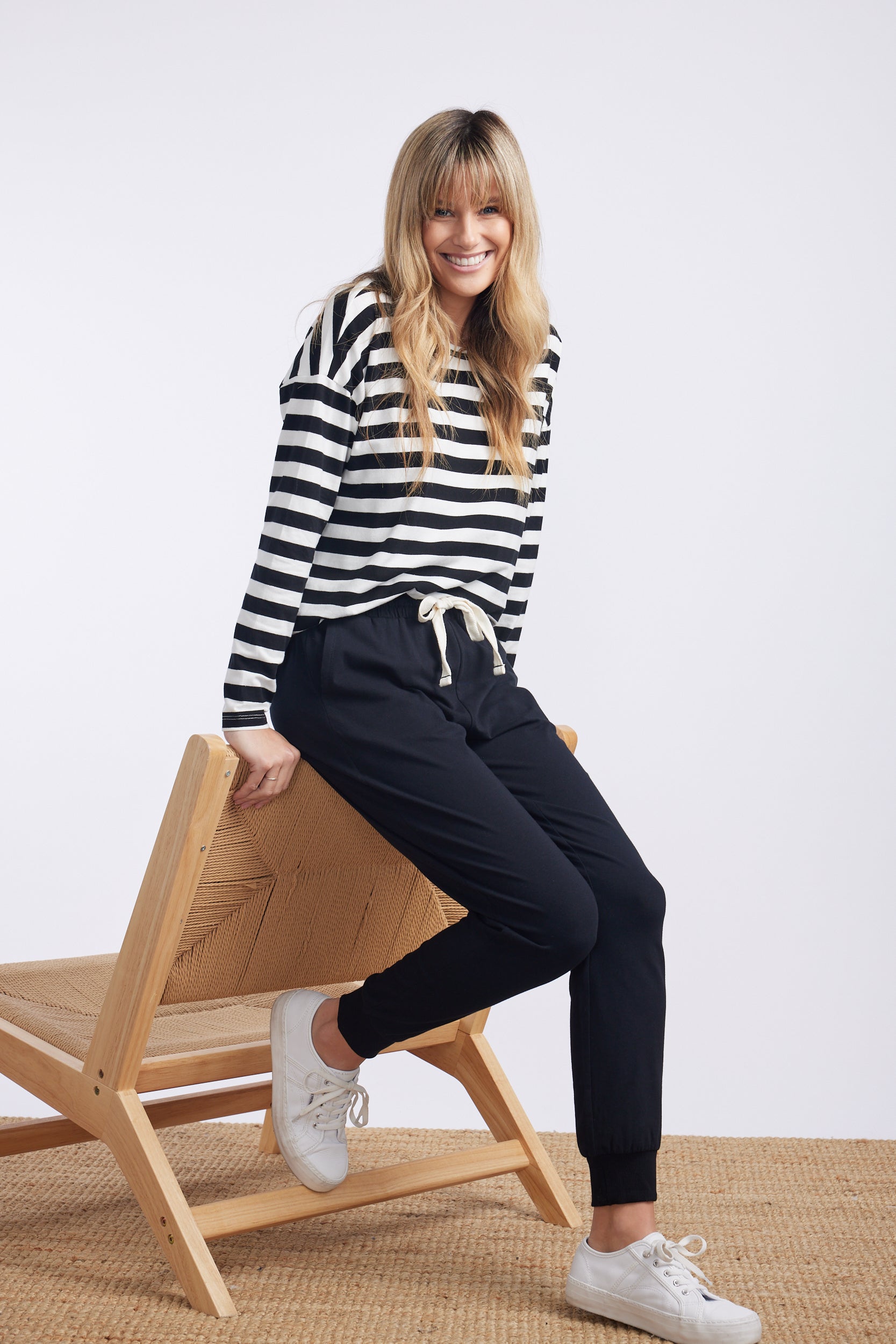 white-co-the-sunday-lounge-pant-black-womens-clothing