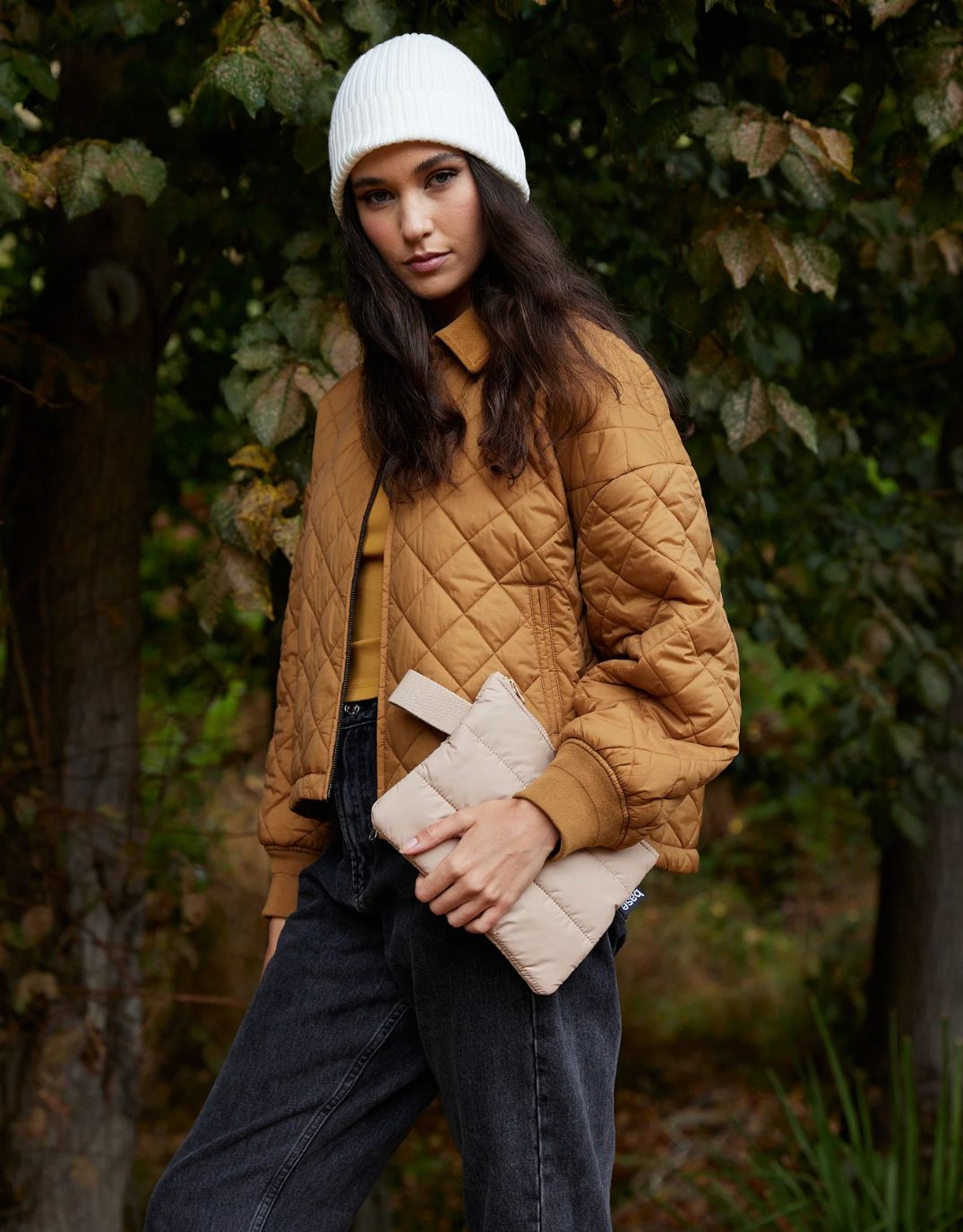 base-supply-flat-base-cloud-sand-womens-bags