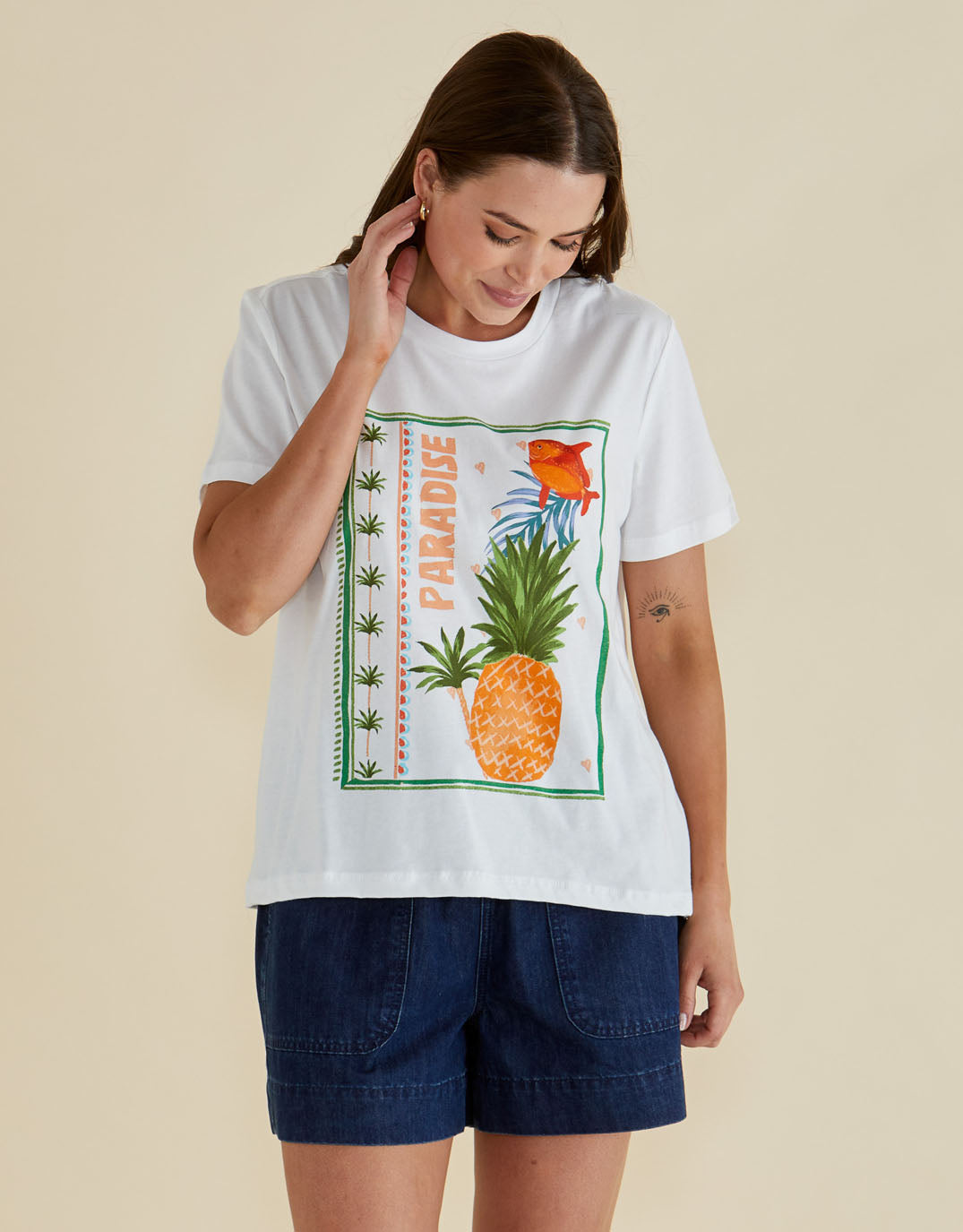 betty-basics-ellia-crew-tee-paradise-beach-print-white-womens-clothing