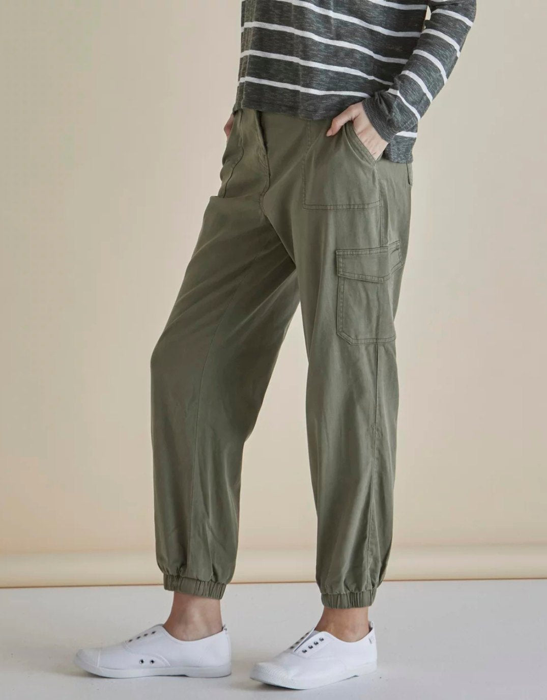 betty-basics-lacey-lyocell-cargo-jogger-khaki-womens-clothing