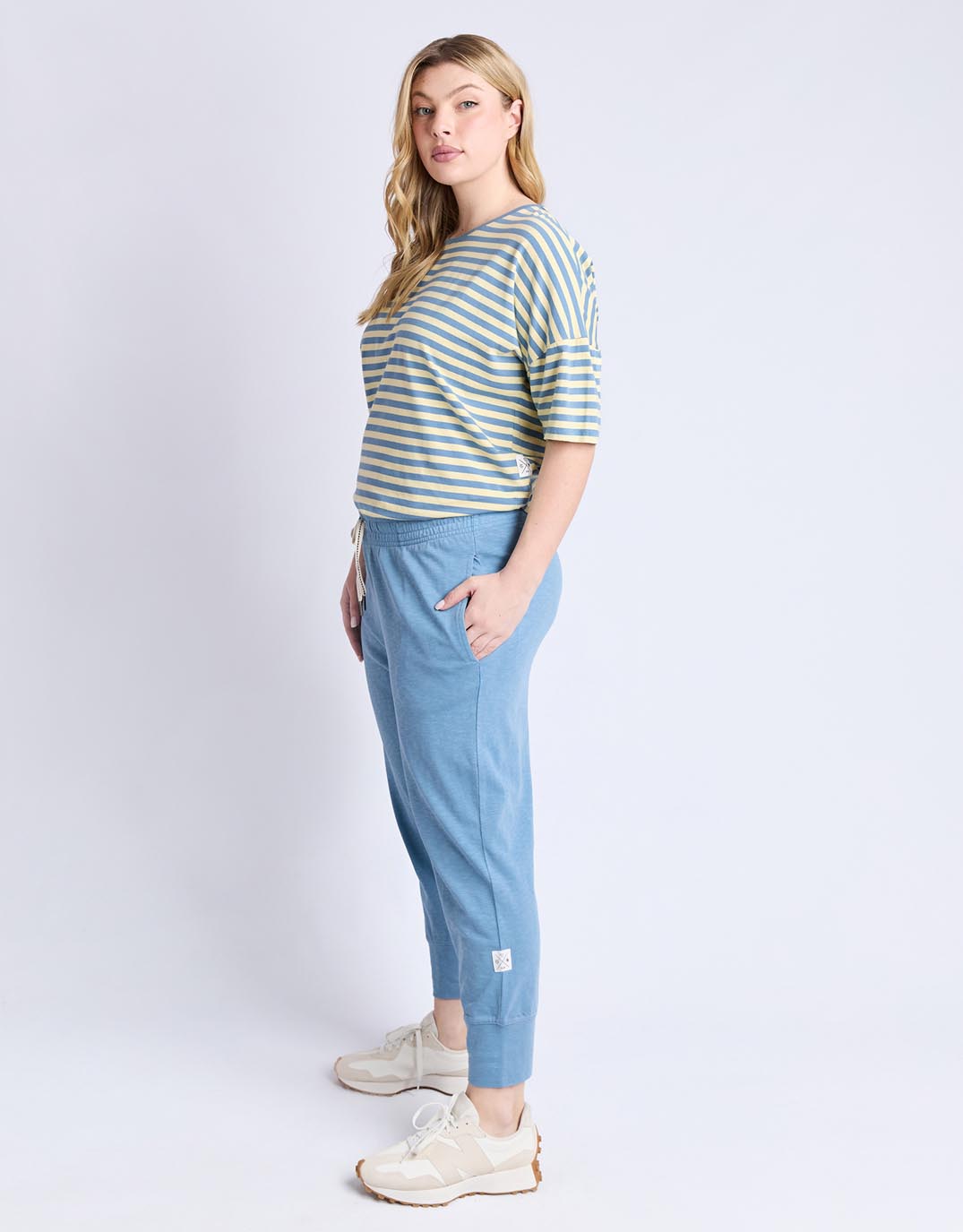 elm-3-4-brunch-pant-blue-shadow-womens-clothing