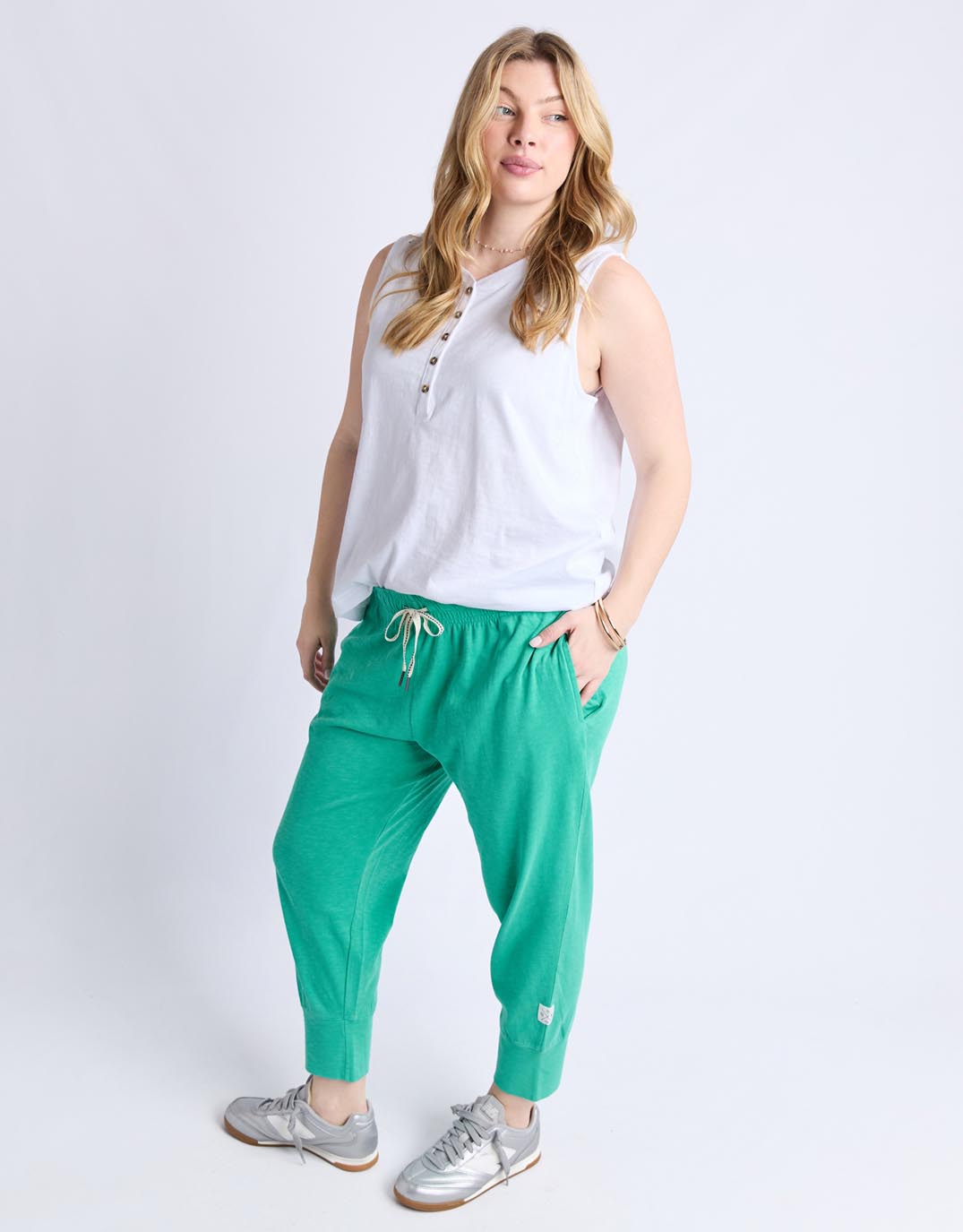 elm-3-4-brunch-pant-gumdrop-green-womens-clothing