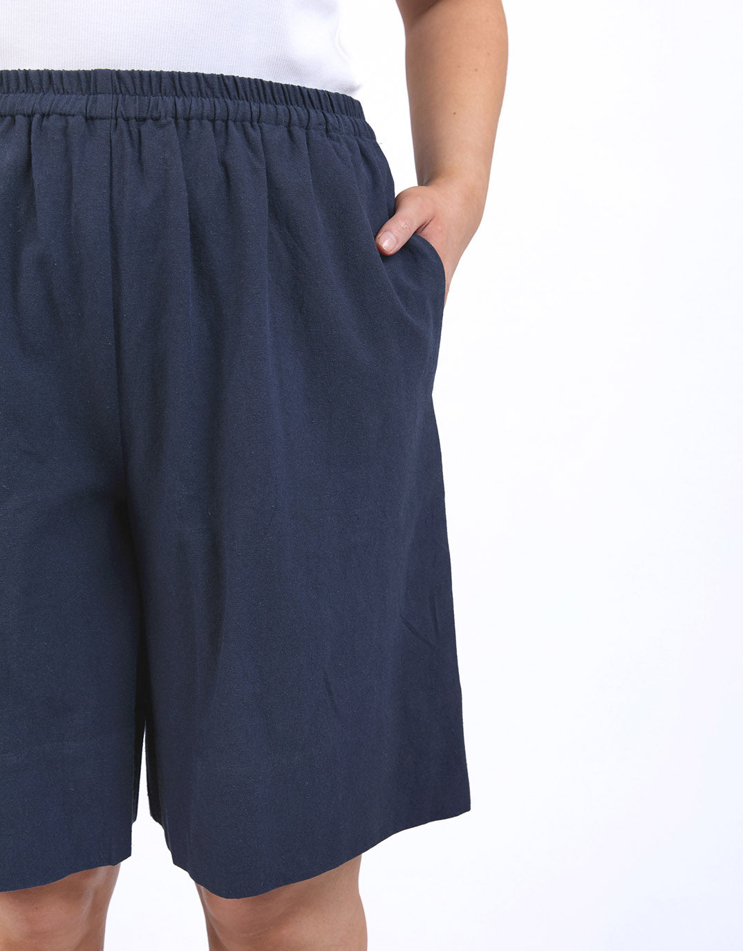elm-ginny-linen-shorts-navy-womens-clothing