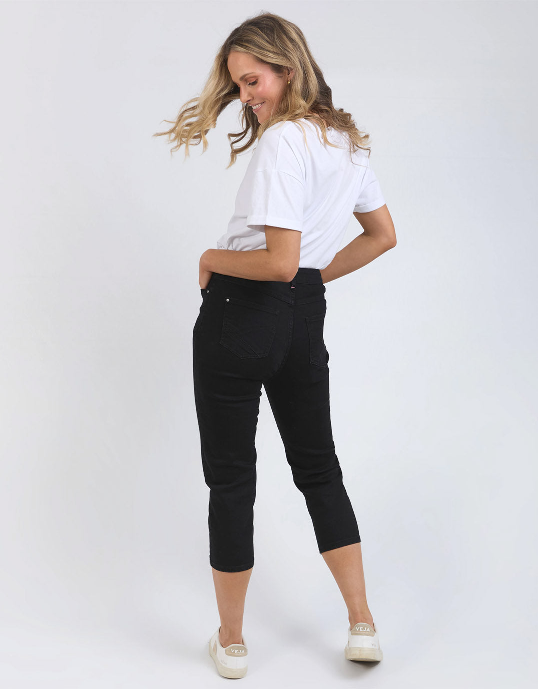 elm-mollie-capri-jean-black-womens-clothing