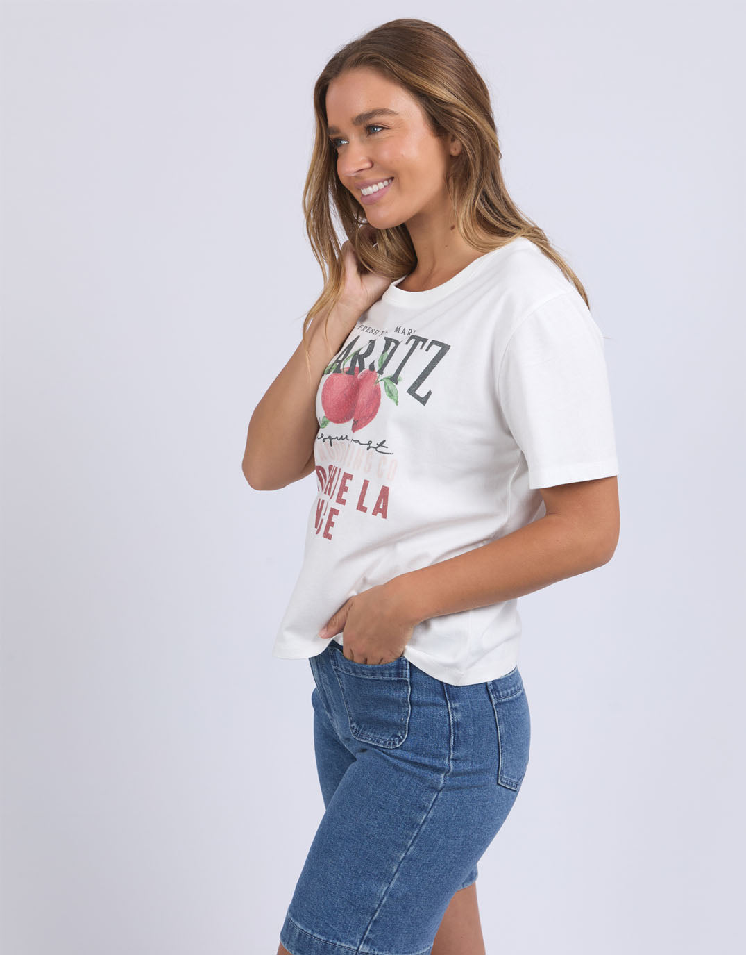 foxwood-biarittz-tee-vintage-white-womens-clothing