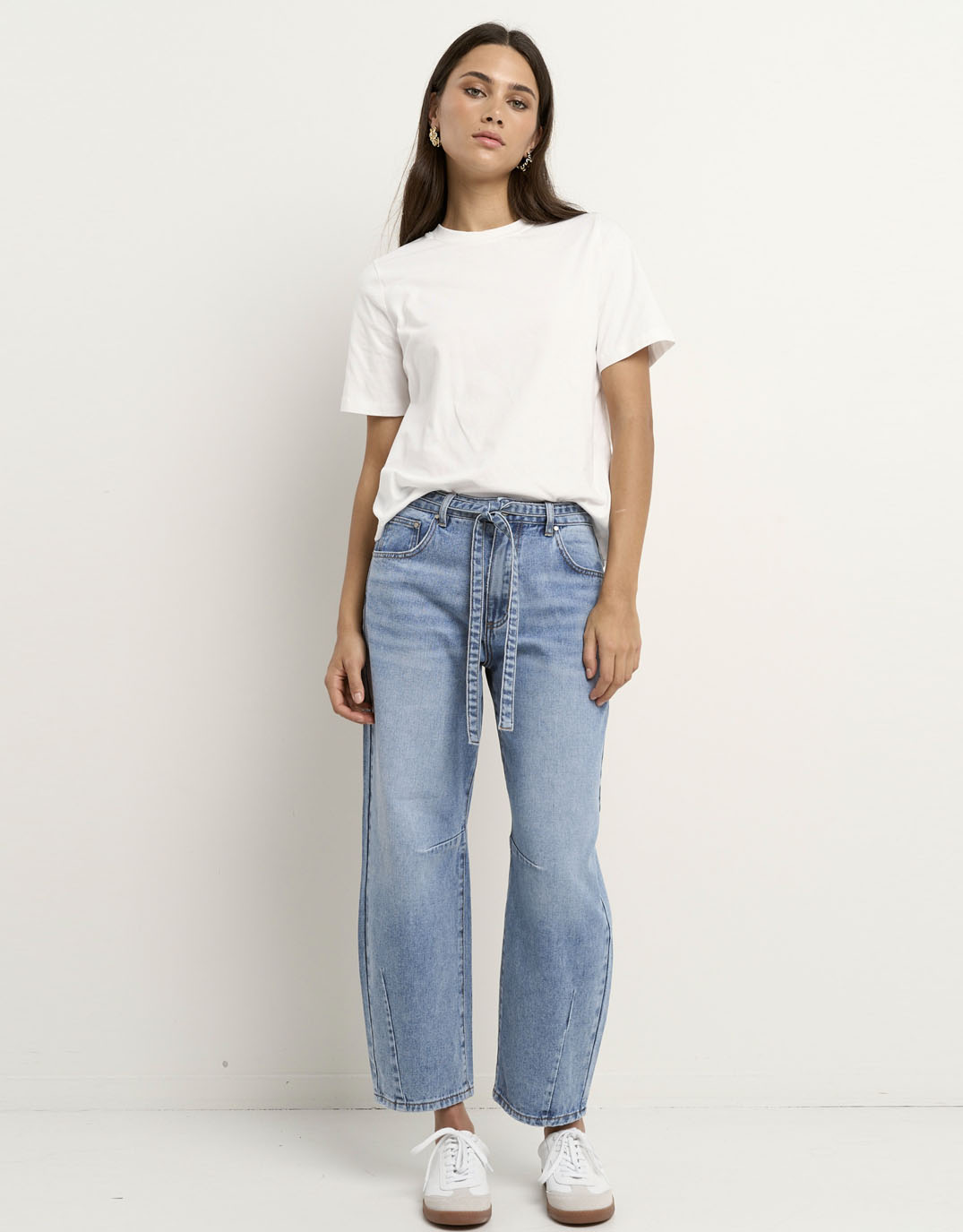 stories-be-told-campus-tie-waist-barrel-jeans-light-blue-denim-womens-clothing