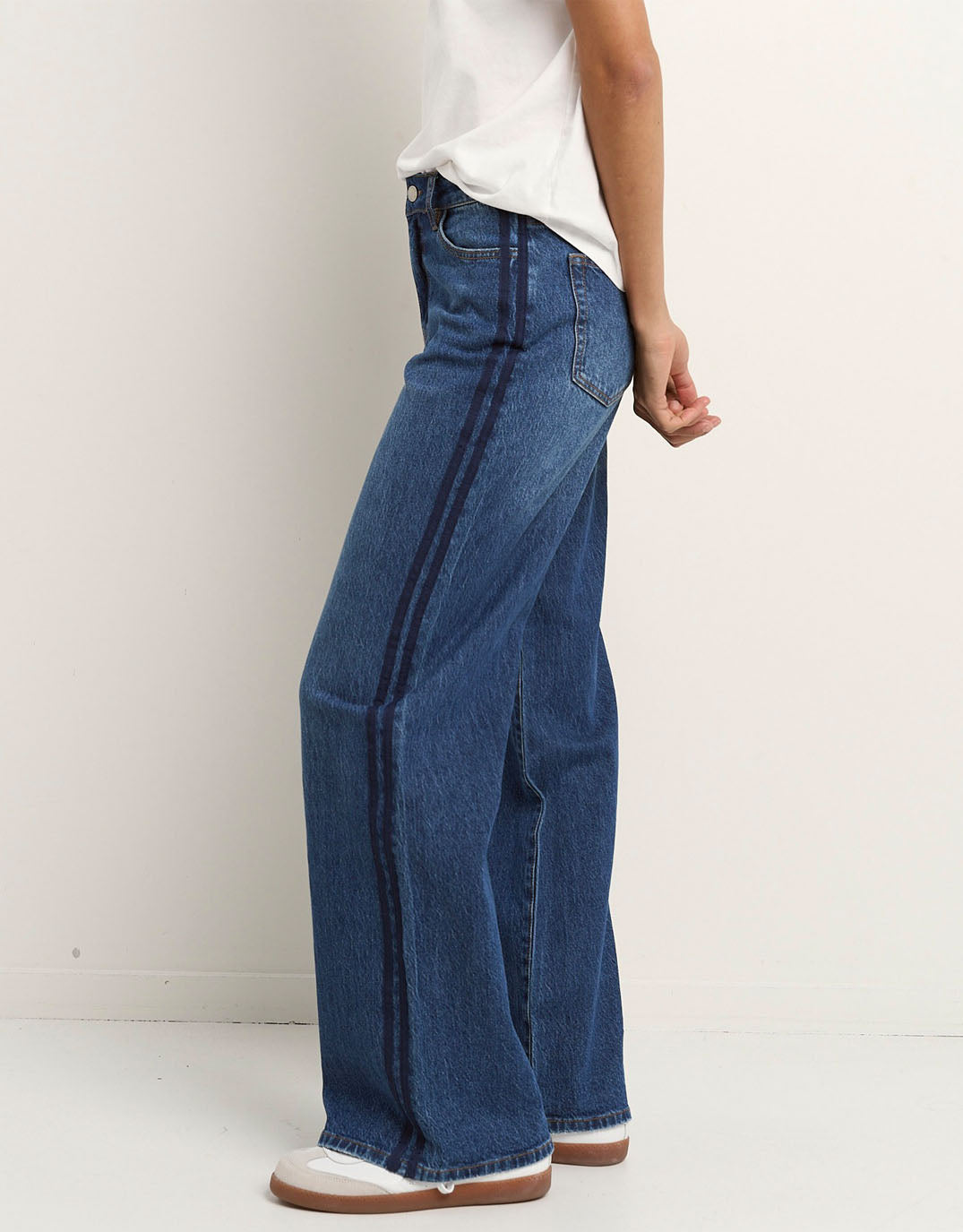 stories-be-told-manhattan-mid-rise-side-stripe-wide-leg-jean-mid-blue-womens-clothing