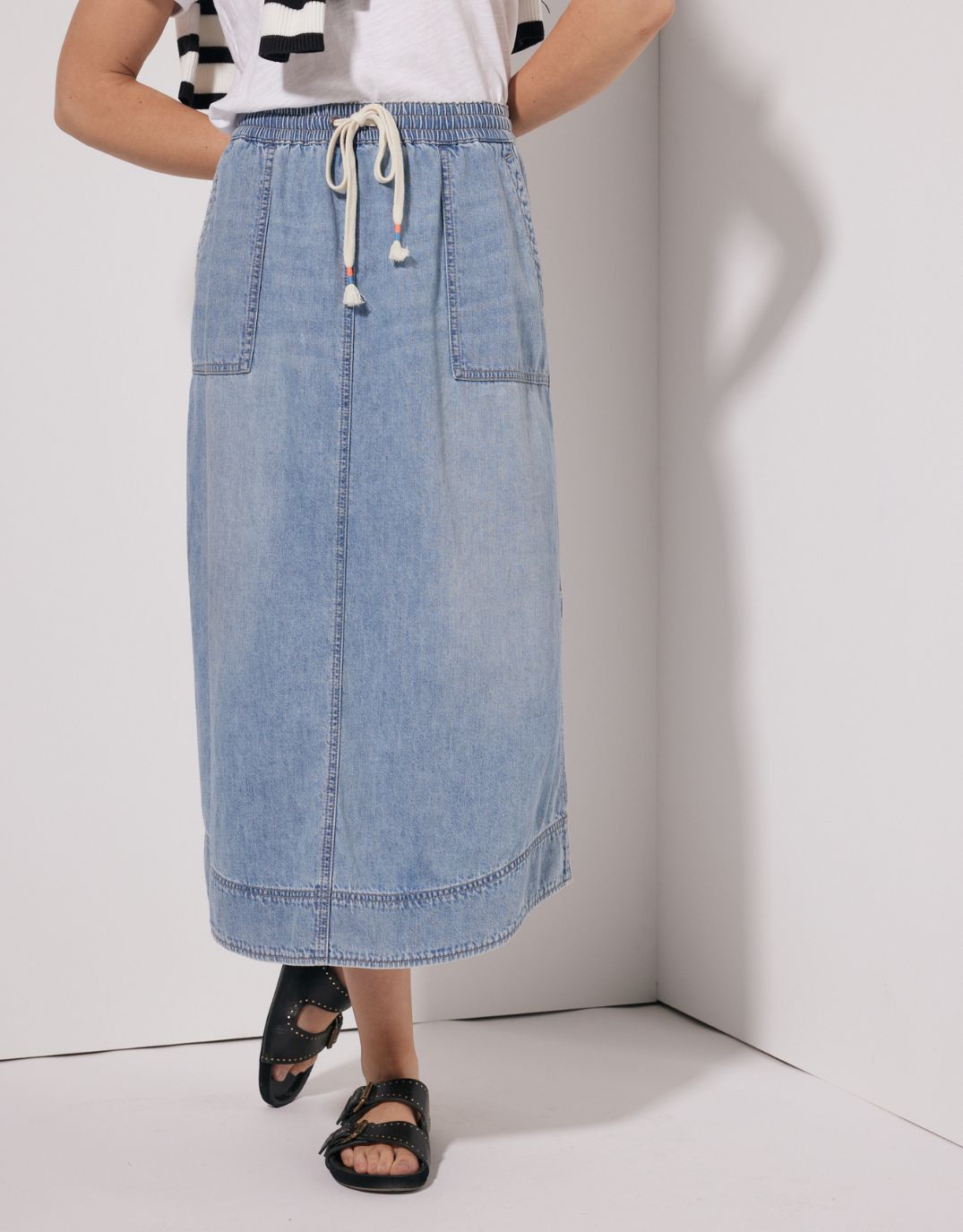 Coco Midi Skirt - Mid Wash