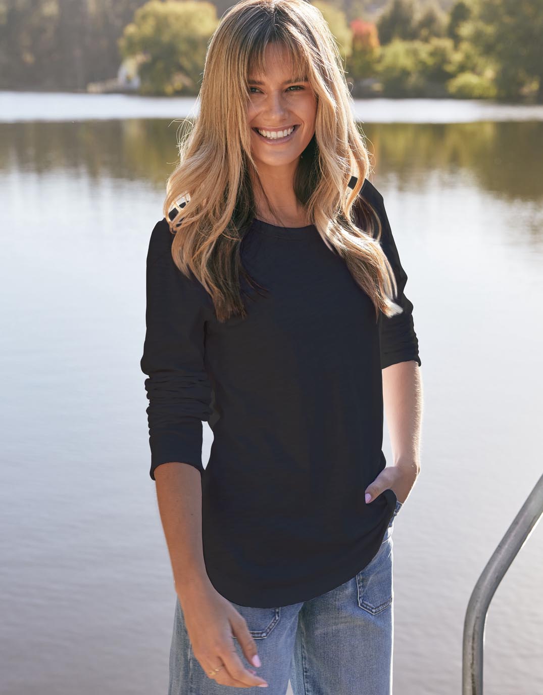 white-co-essential-scoop-hem-long-sleeve-t-shirt-black-womens-clothing