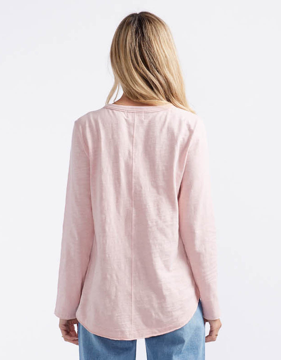 white-co-essential-scoop-hem-long-sleeve-t-shirt-dusty-rose-womens-clothing