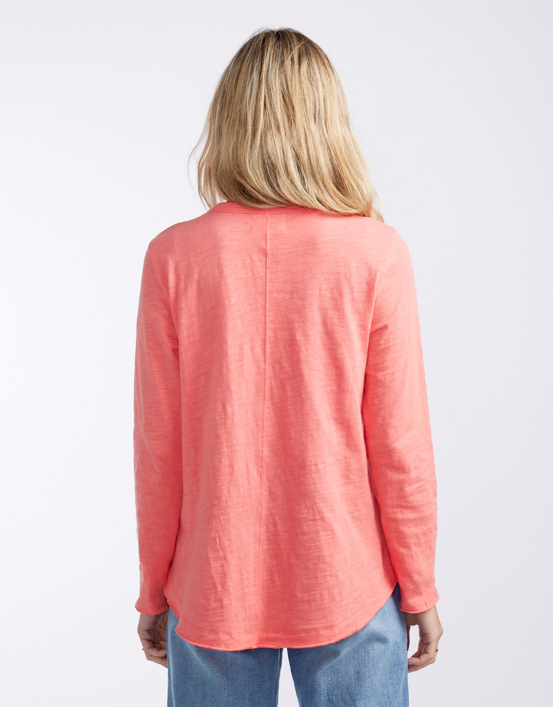 white-co-essential-scoop-hem-long-sleeve-t-shirt-melon-womens-clothing