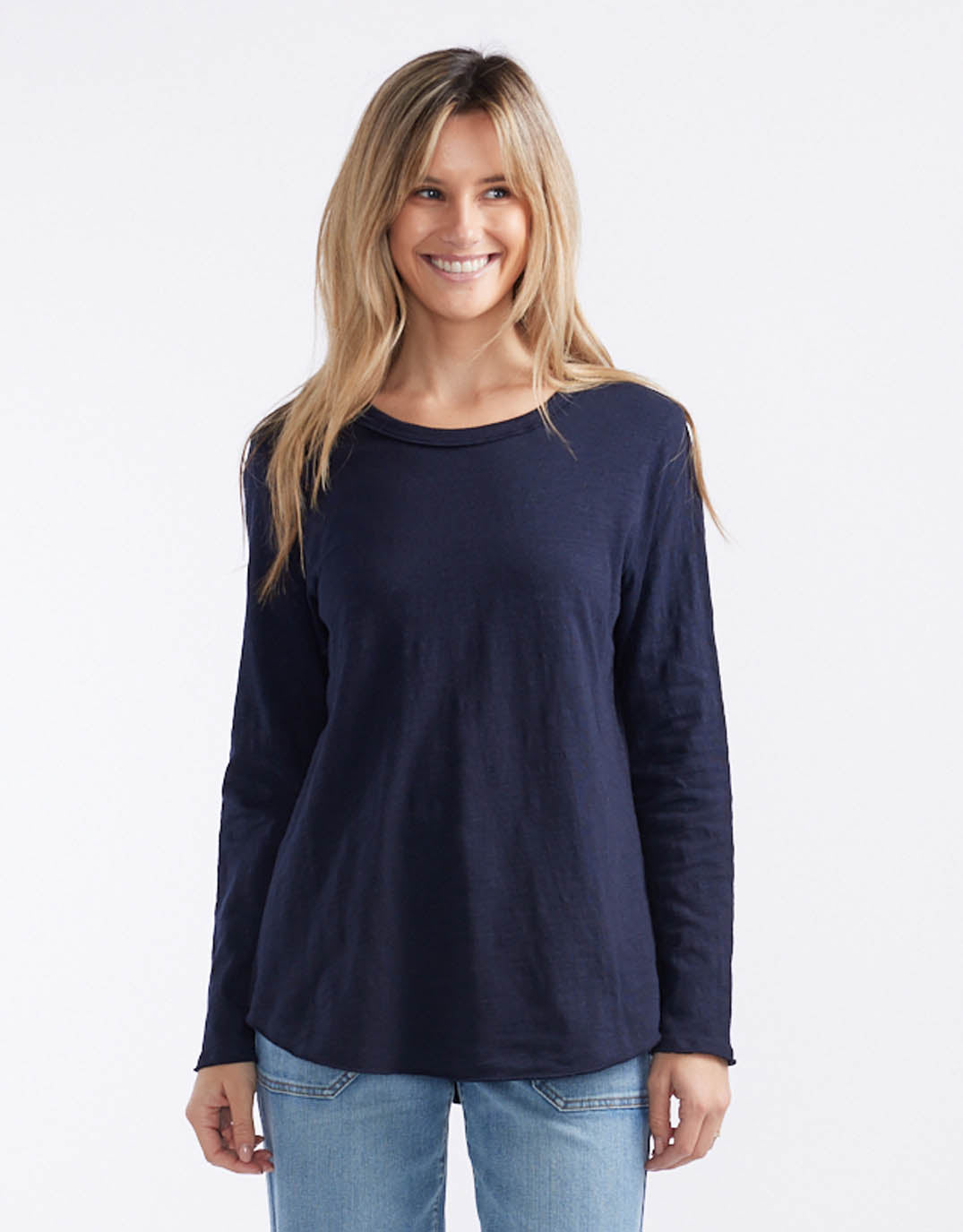 white-co-essential-scoop-hem-long-sleeve-t-shirt-navy-womens-clothing