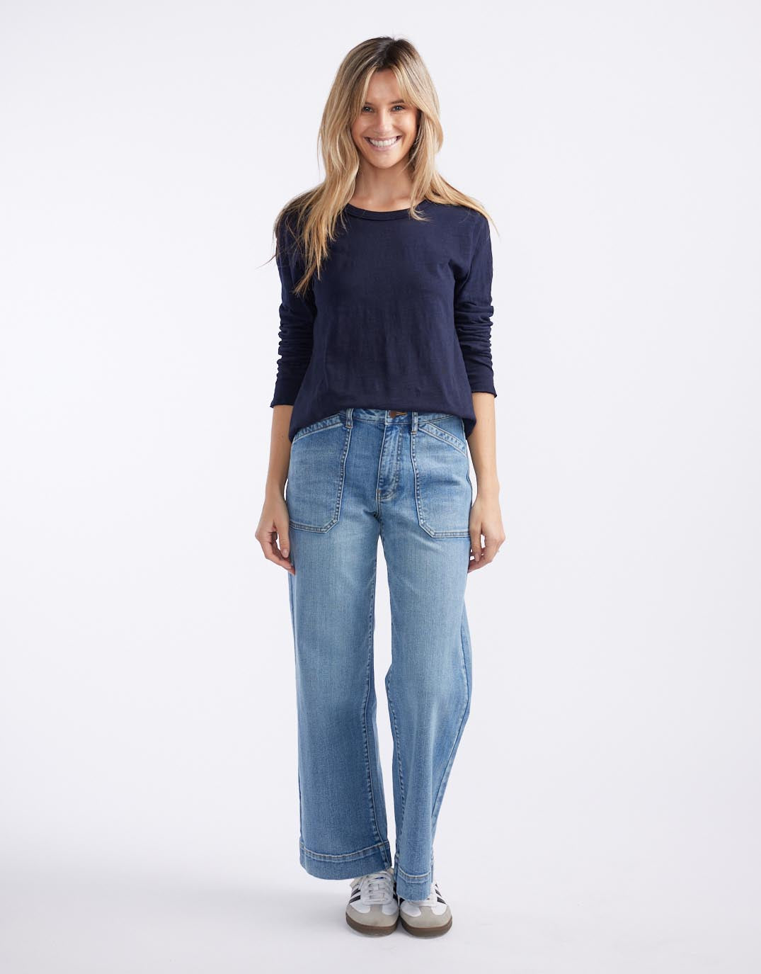 white-co-essential-scoop-hem-long-sleeve-t-shirt-navy-womens-clothing