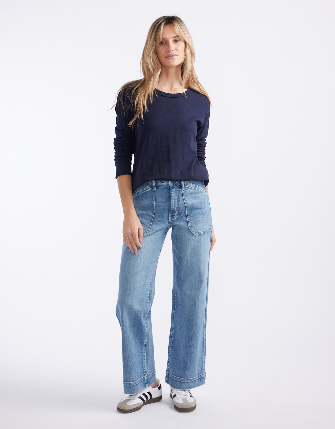 white-co-essential-scoop-hem-long-sleeve-t-shirt-navy-womens-clothing