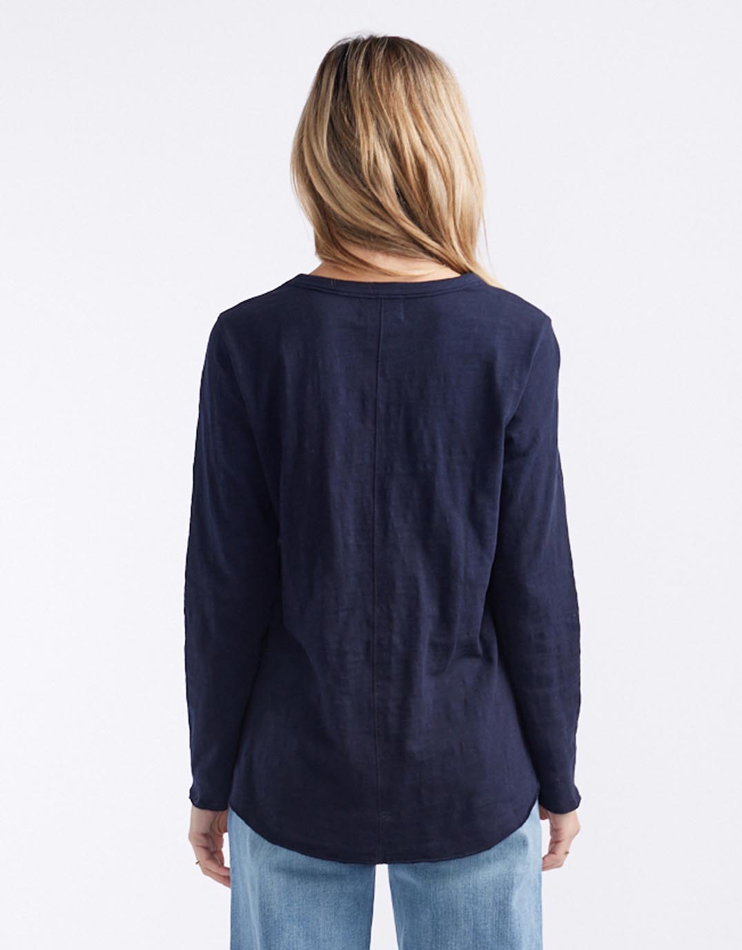 white-co-essential-scoop-hem-long-sleeve-t-shirt-navy-womens-clothing