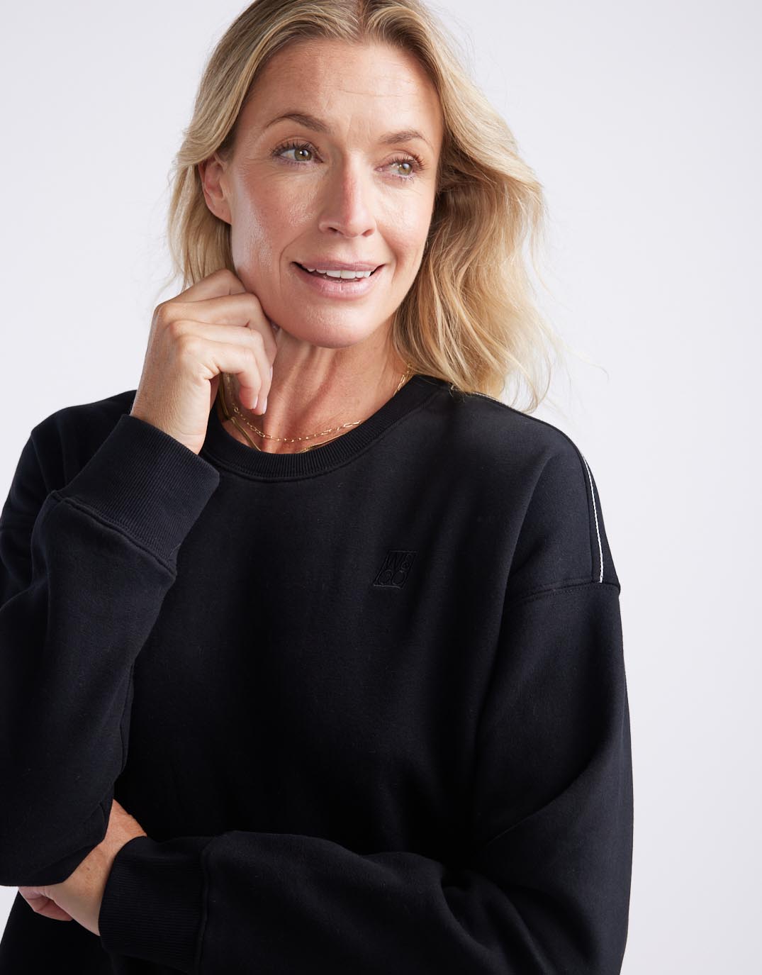 white-co-monogram-fleece-scoop-hem-sweat-black-womens-clothing