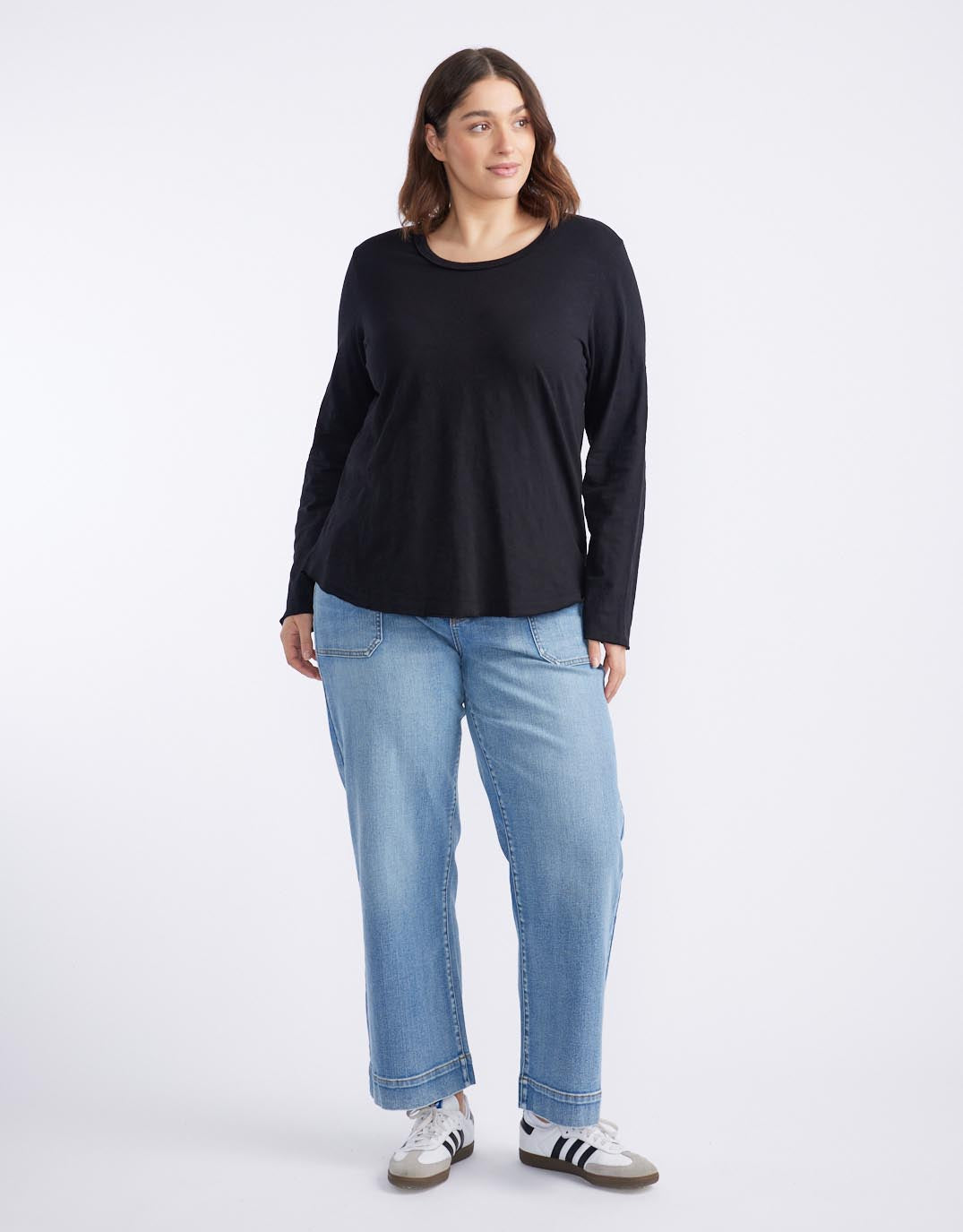 Essential Scoop Hem Long Sleeve T-shirt - Black