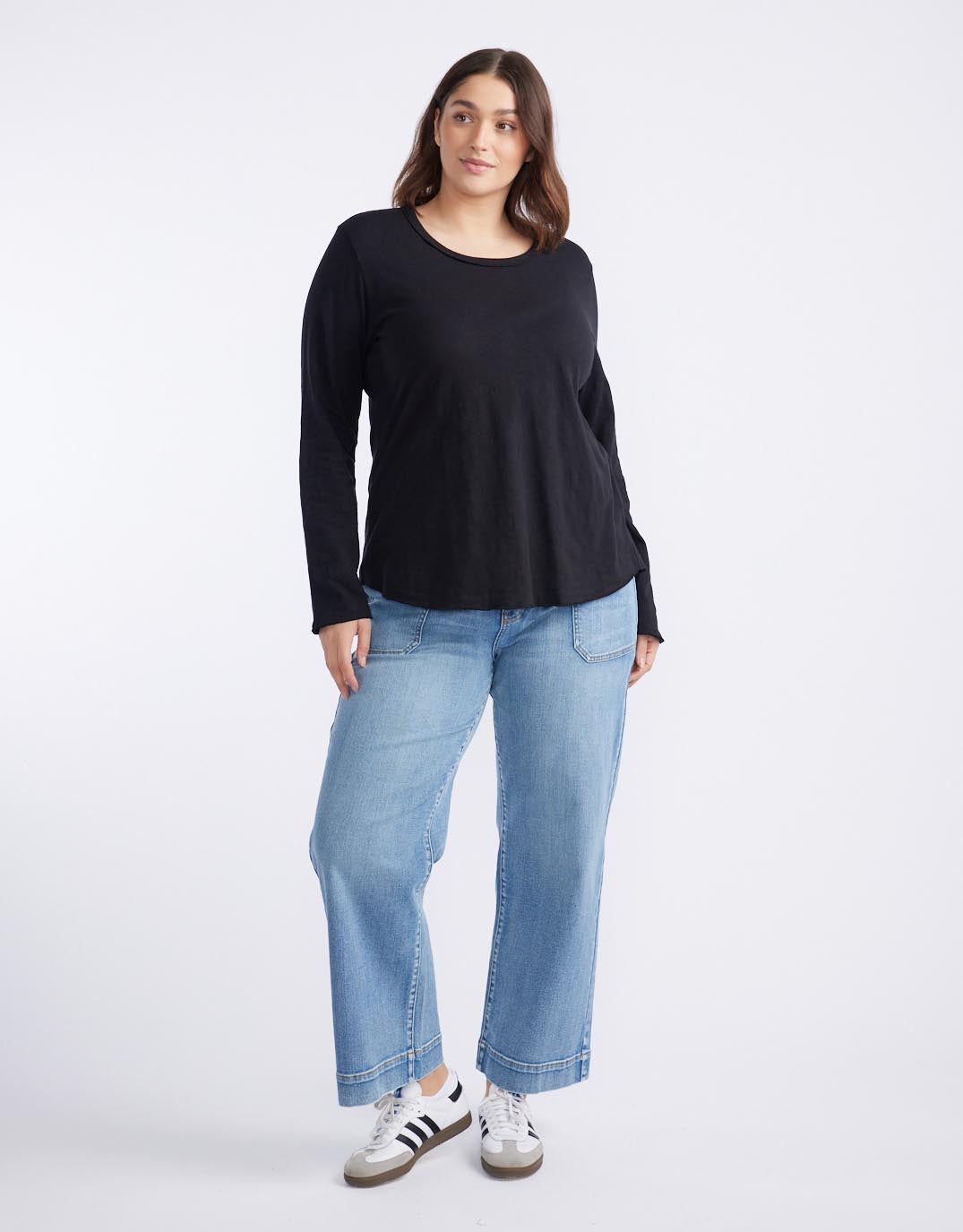 Essential Scoop Hem Long Sleeve T-shirt - Black