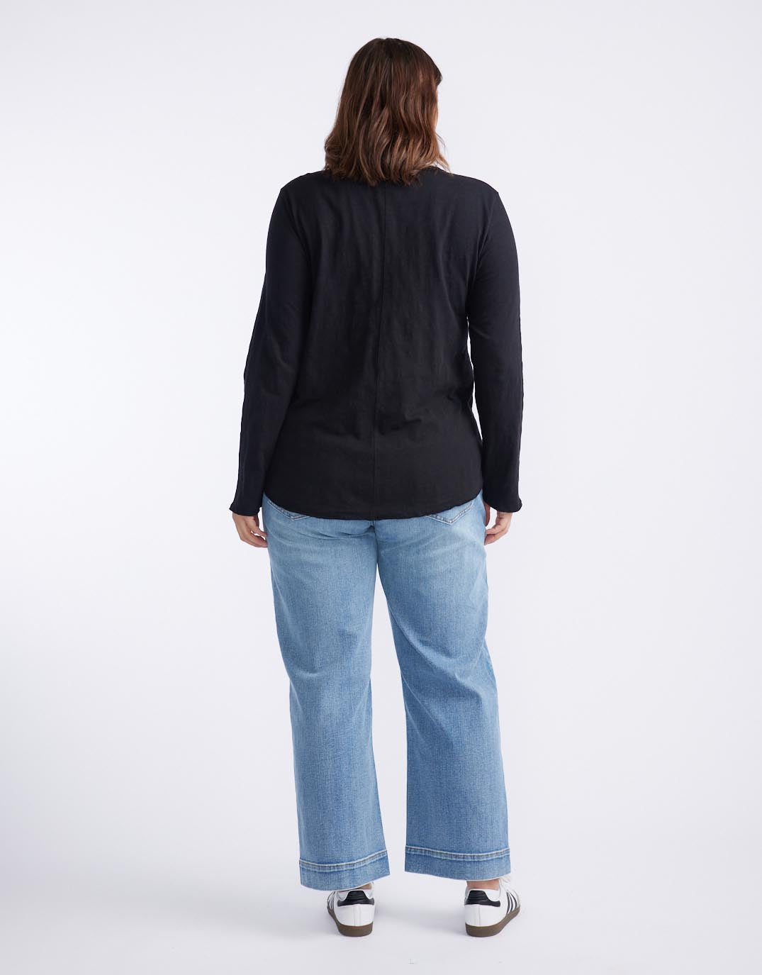 Essential Scoop Hem Long Sleeve T-shirt - Black