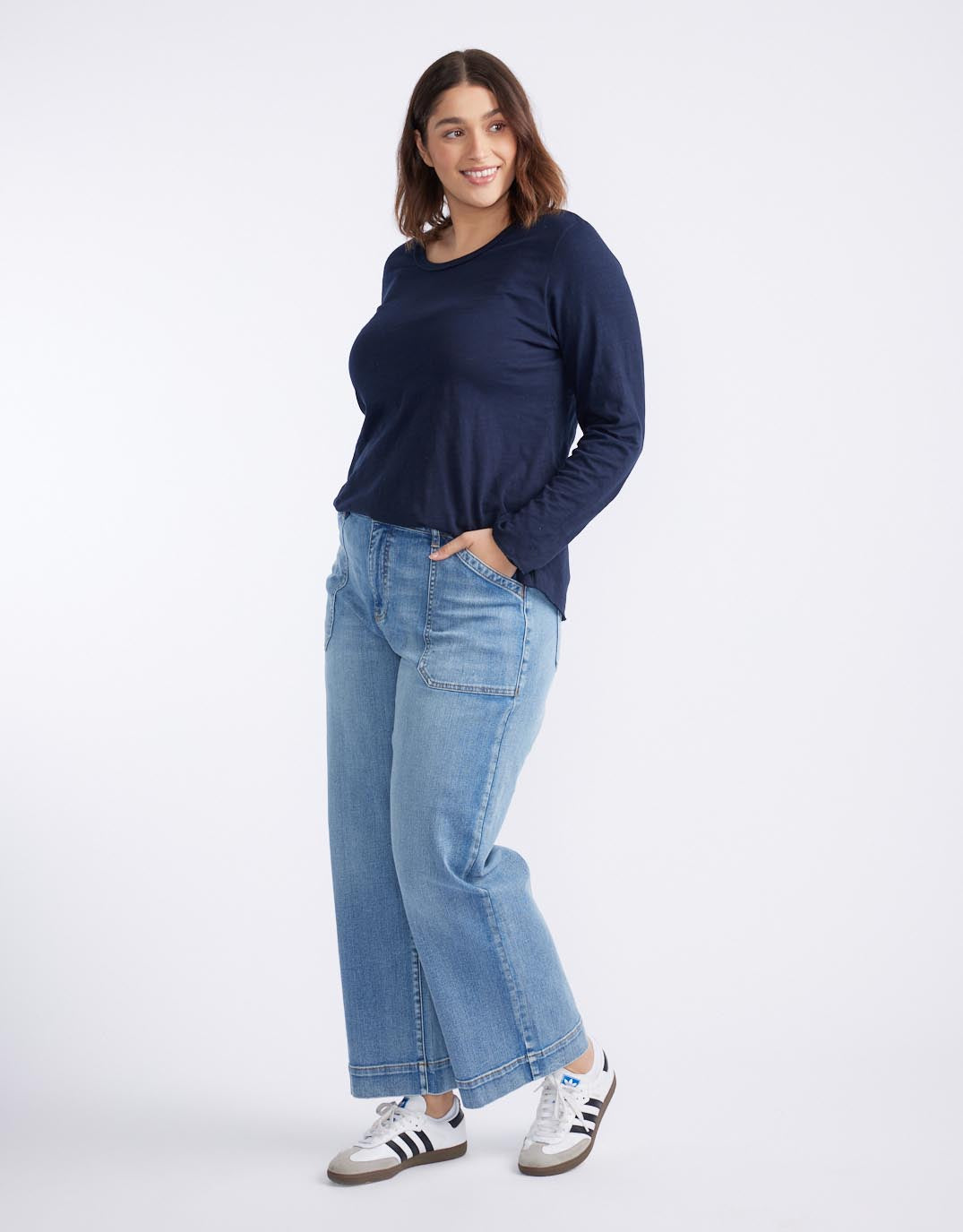 Essential Scoop Hem Long Sleeve T-shirt - Navy