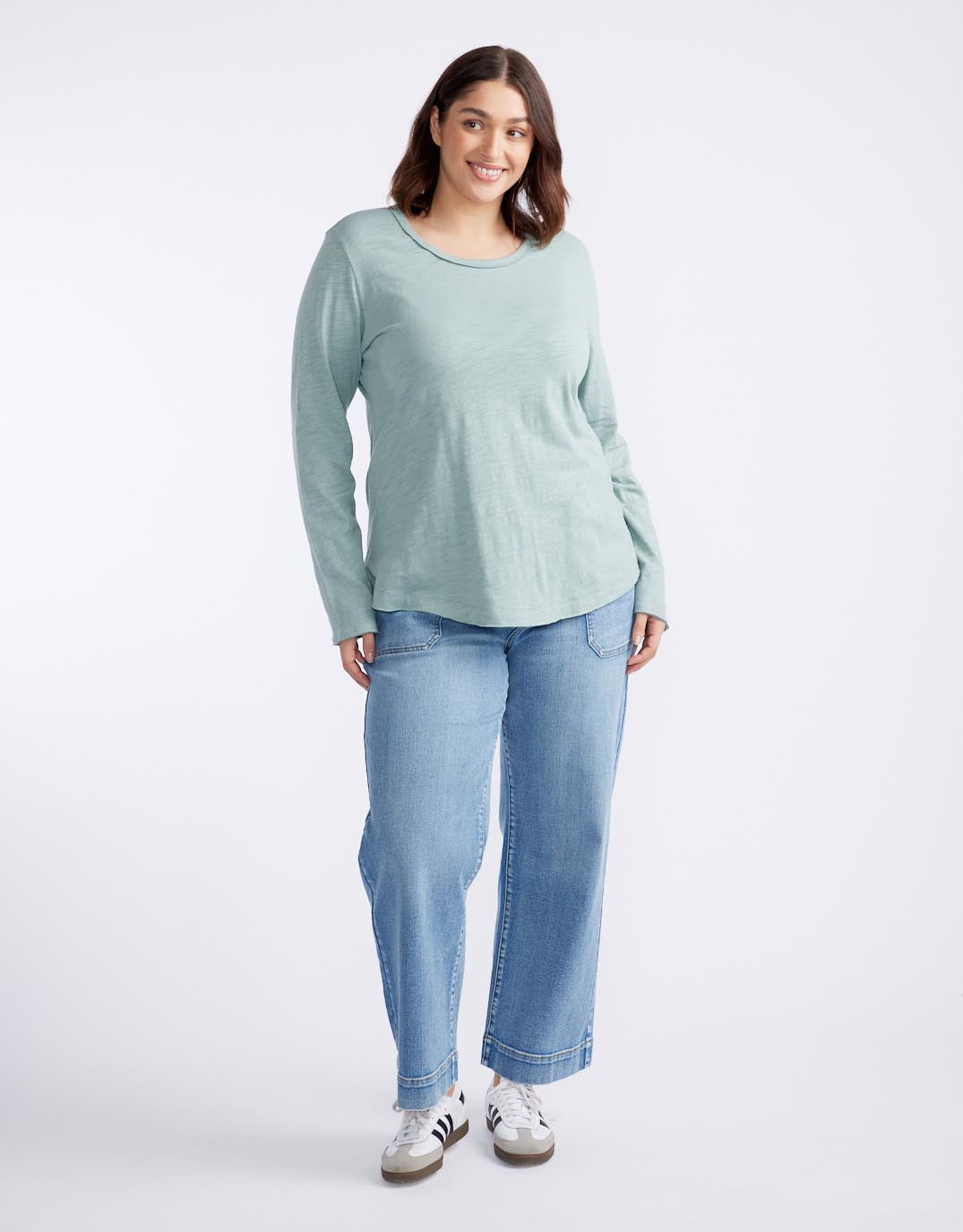 Essential Scoop Hem Long Sleeve T-shirt - Sage