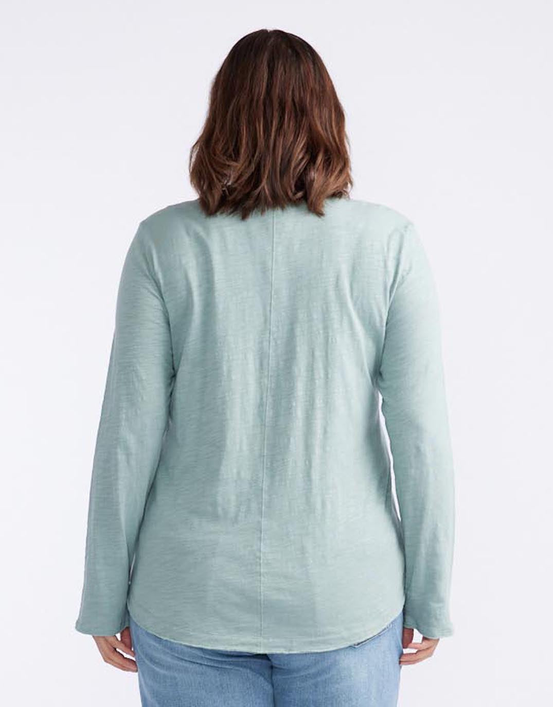 Essential Scoop Hem Long Sleeve T-shirt - Sage