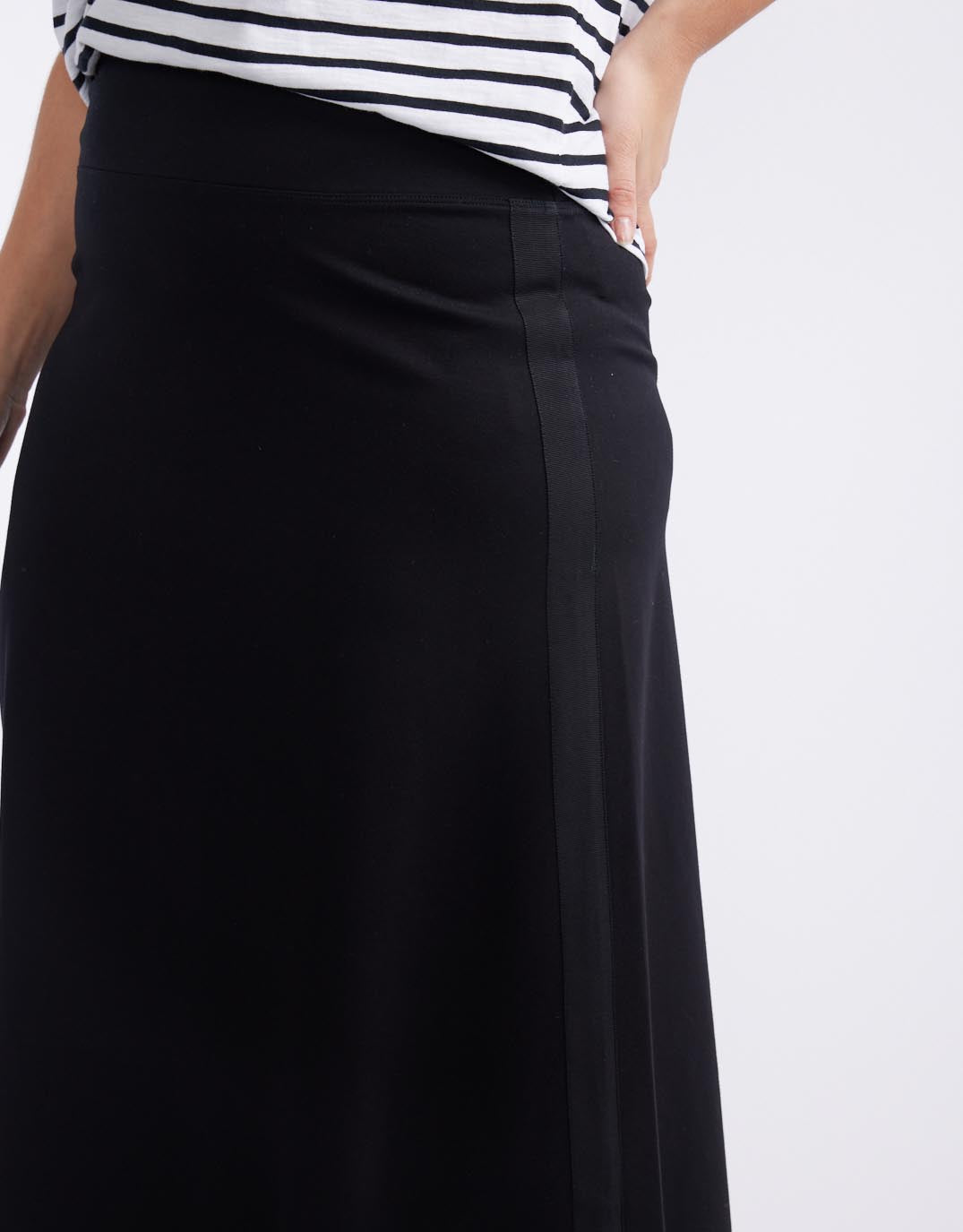 Timeless Ponte Midi Skirt - Black