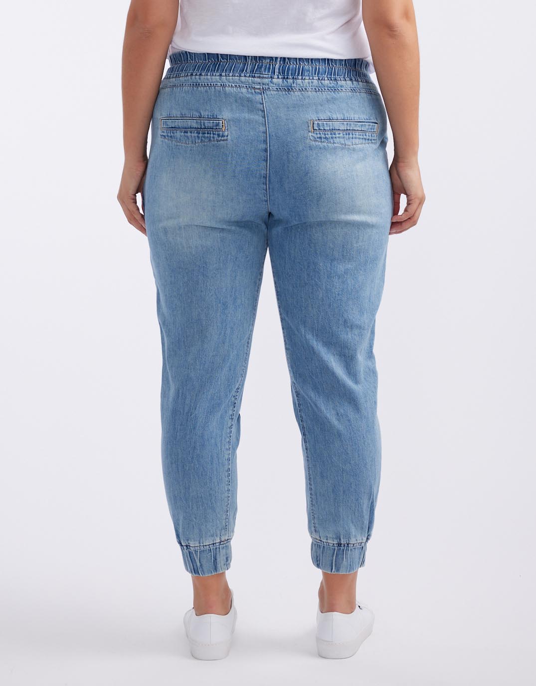 white-co-weekend-utility-pant-mid-wash-womens-clothing