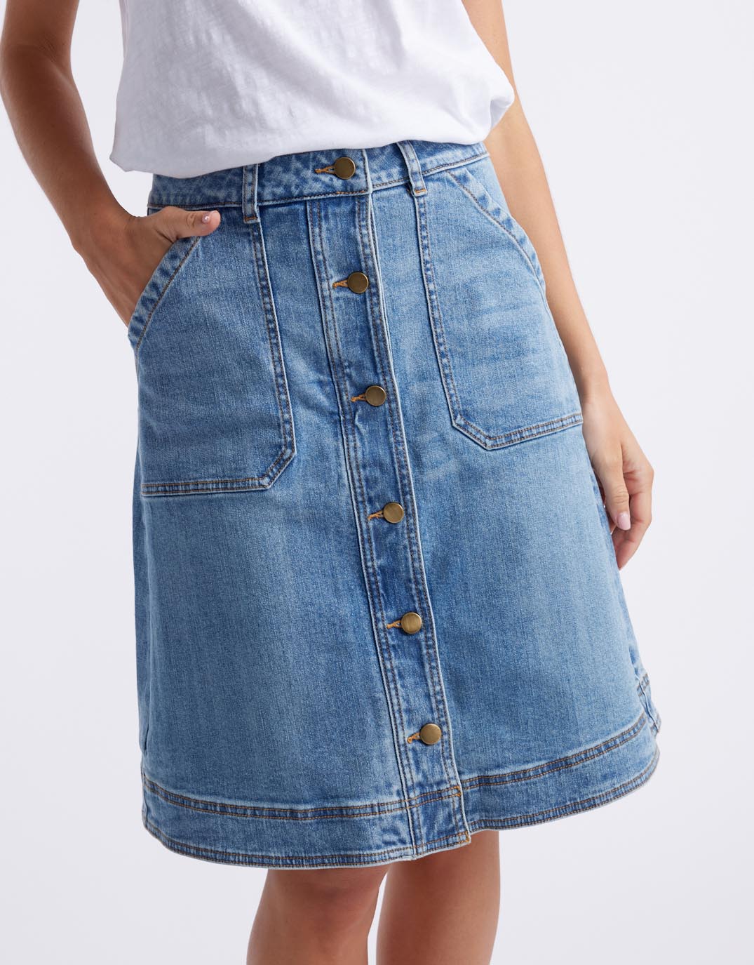 white-co-stevie-denim-skirt-mid-wash-womens-clothing