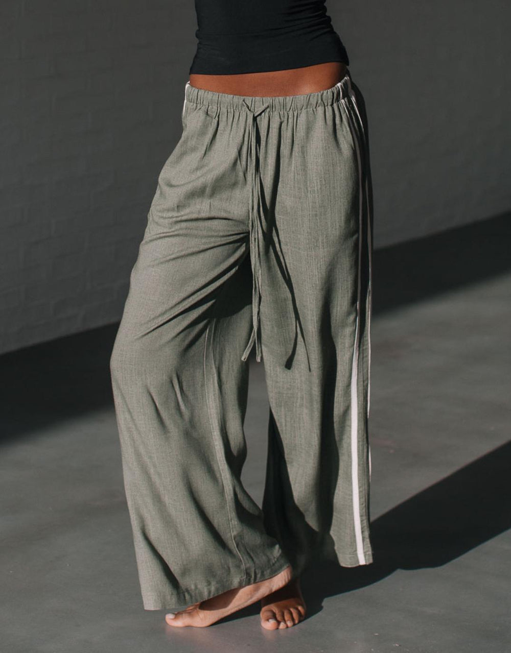 132-fashion-berlin-racer-stripe-pant-khaki-white-womens-clothing
