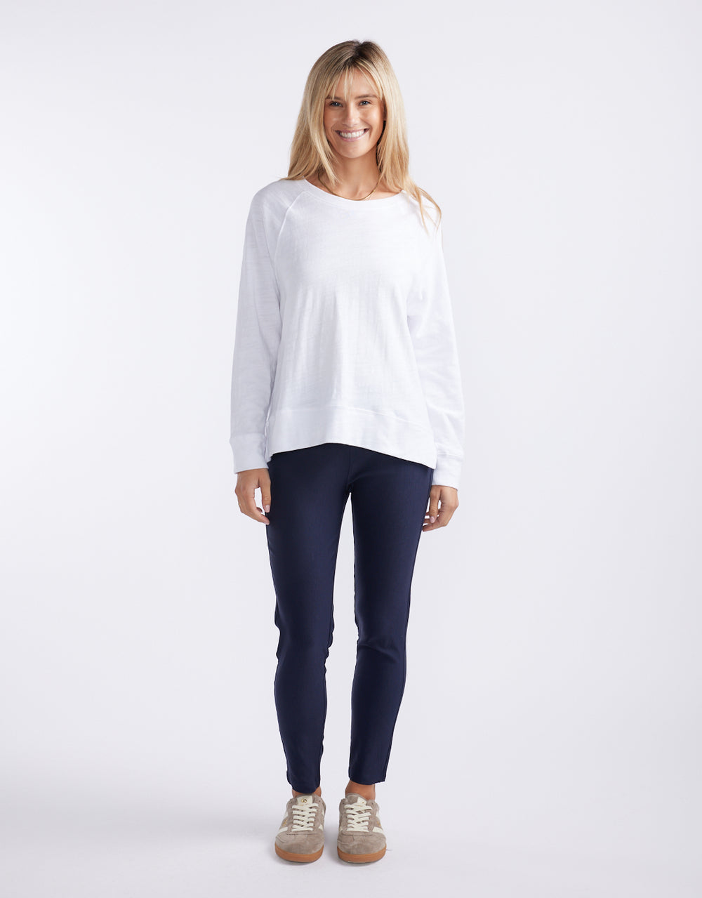The 24/7 Bengaline Crop Pant - Navy