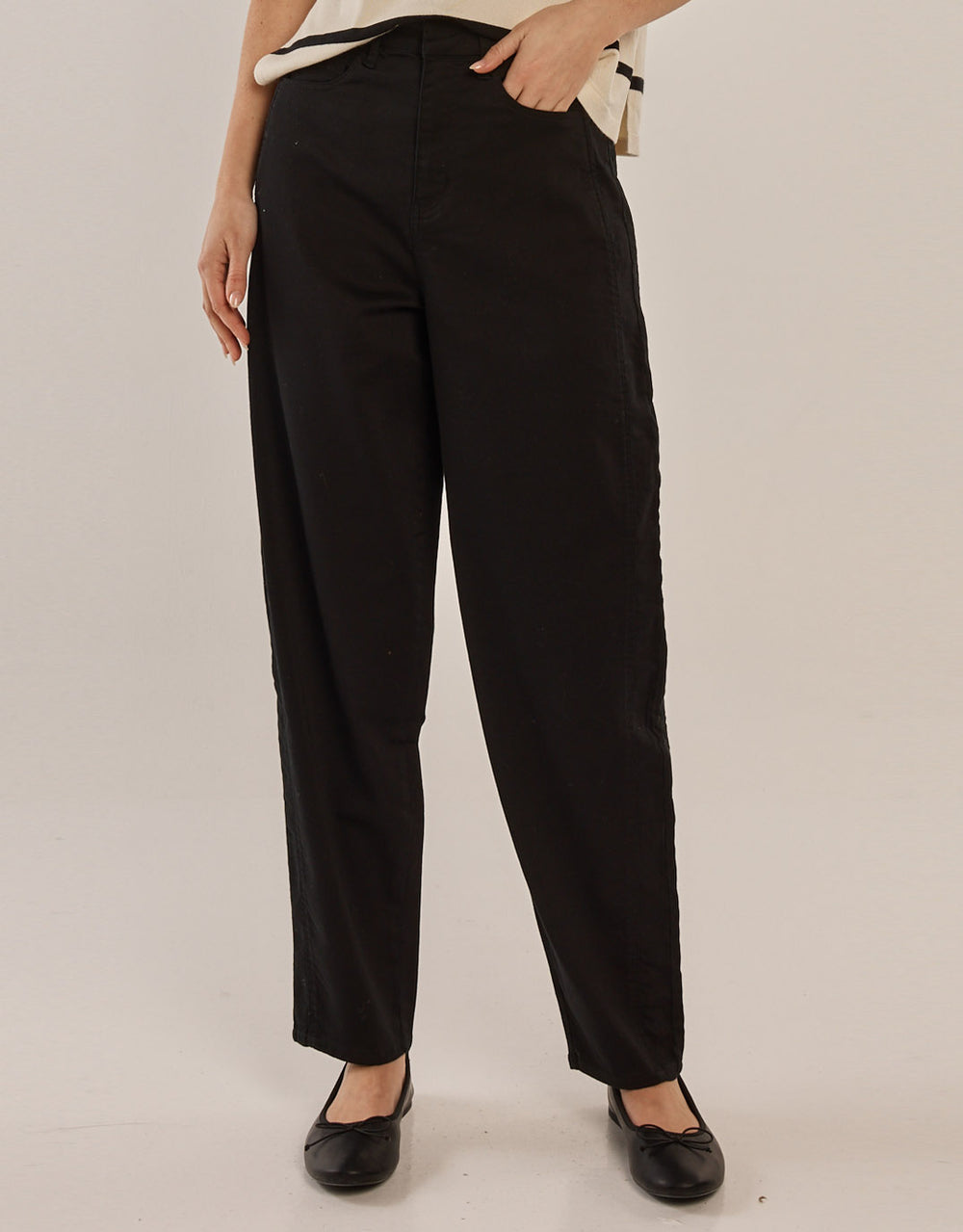 betty-basics-barrel-leg-chino-black-womens-clothing