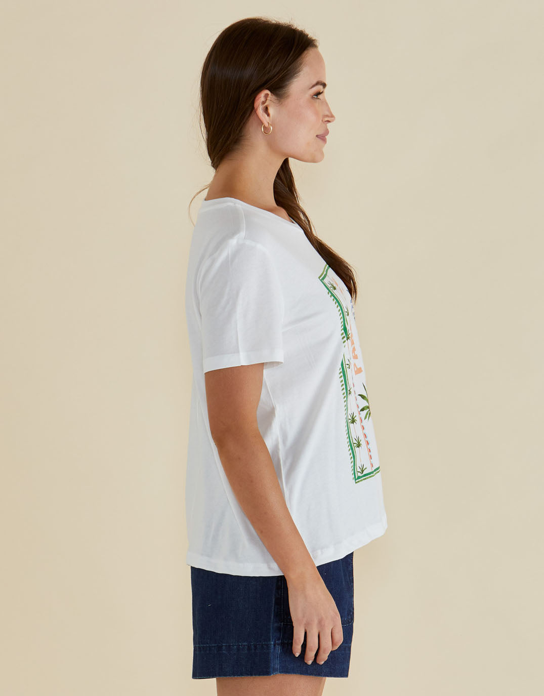 betty-basics-ellia-crew-tee-paradise-beach-print-white-womens-clothing