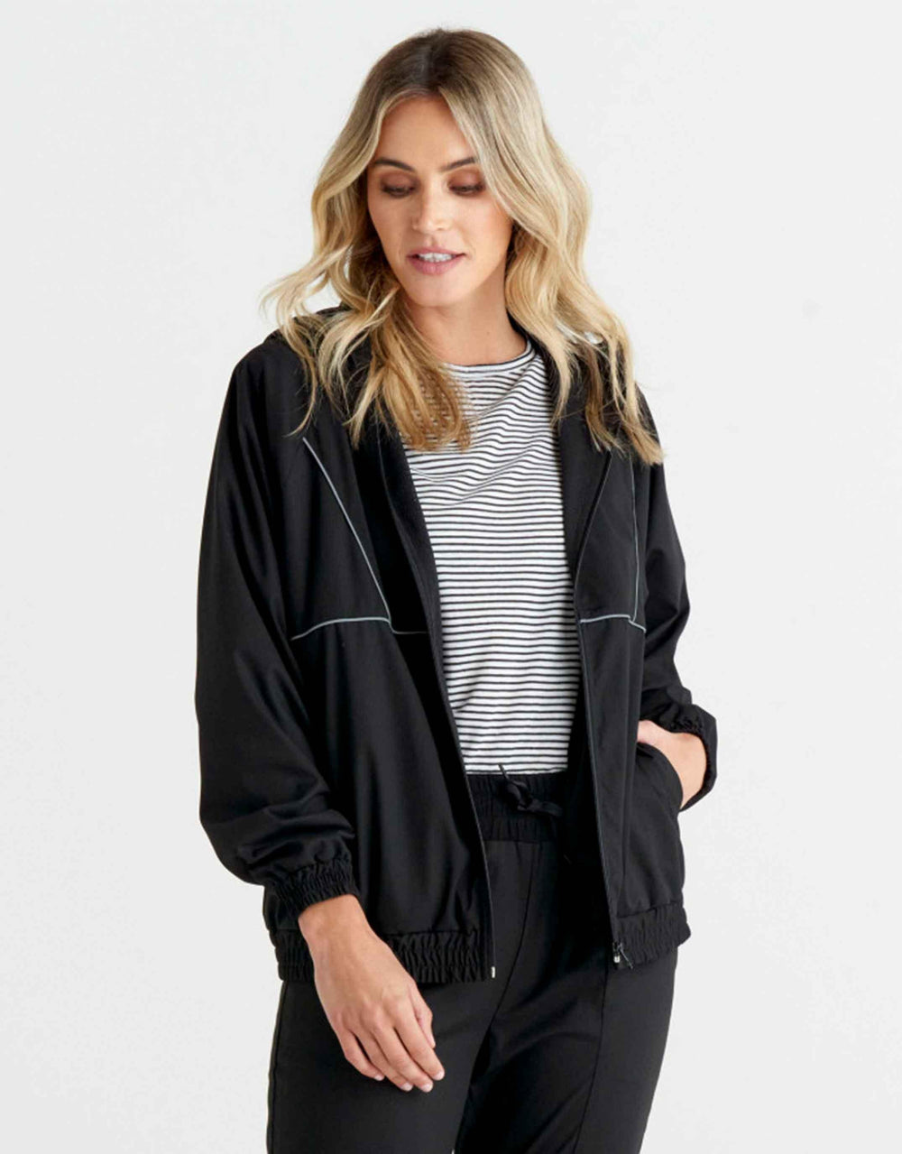 https://whiteandco.store/cdn/shop/files/betty-basics-wonder-windbreaker-black-jackets-white-and-co-living-1-34369224147260_1000x.jpg?v=1702903370