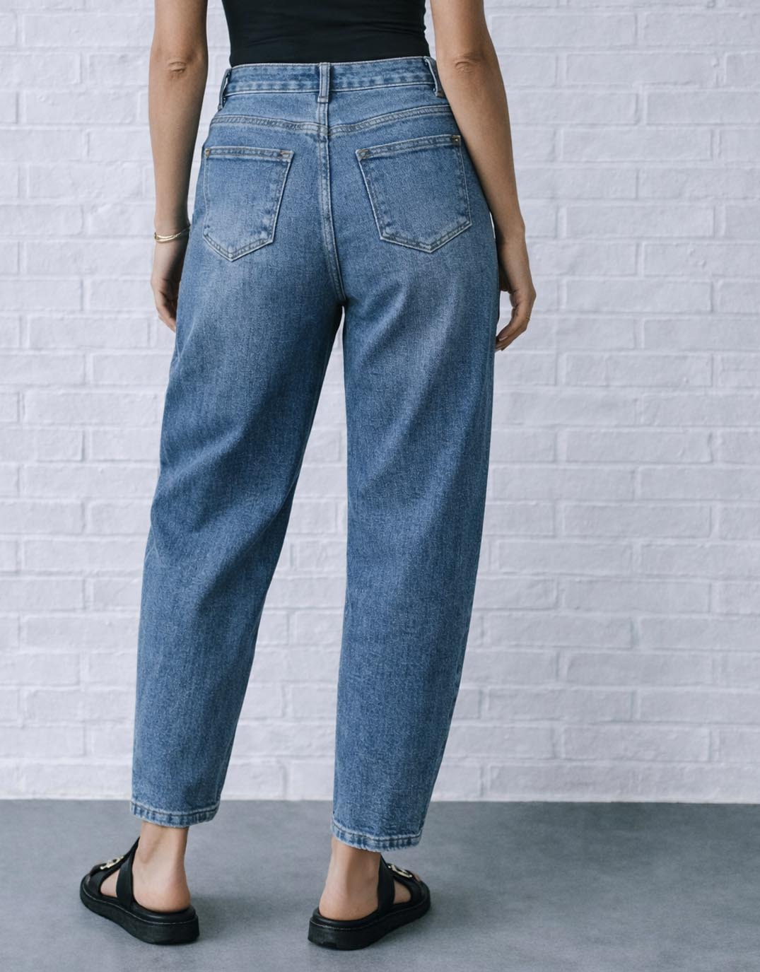 Harper Stretch Mum Barrel Jean - Mid Wash