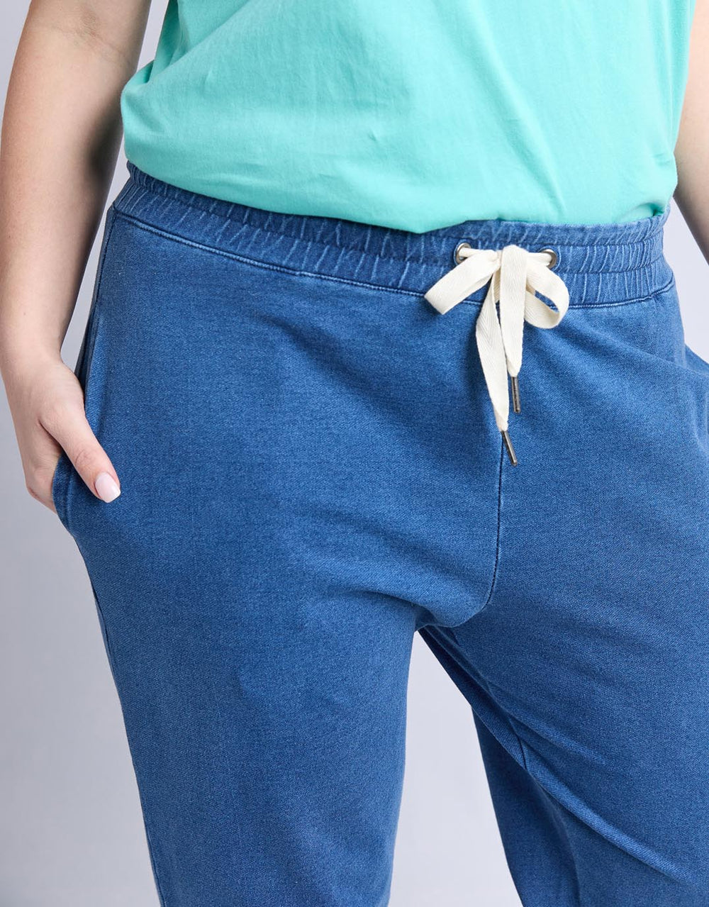 elm-3-4-brunch-pant-blue-denim-look-womens-clothing