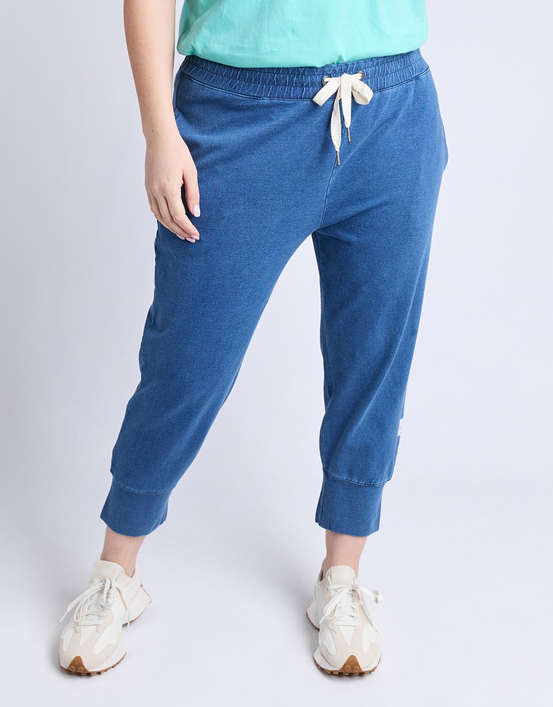 elm-3-4-brunch-pant-blue-denim-look-womens-clothing