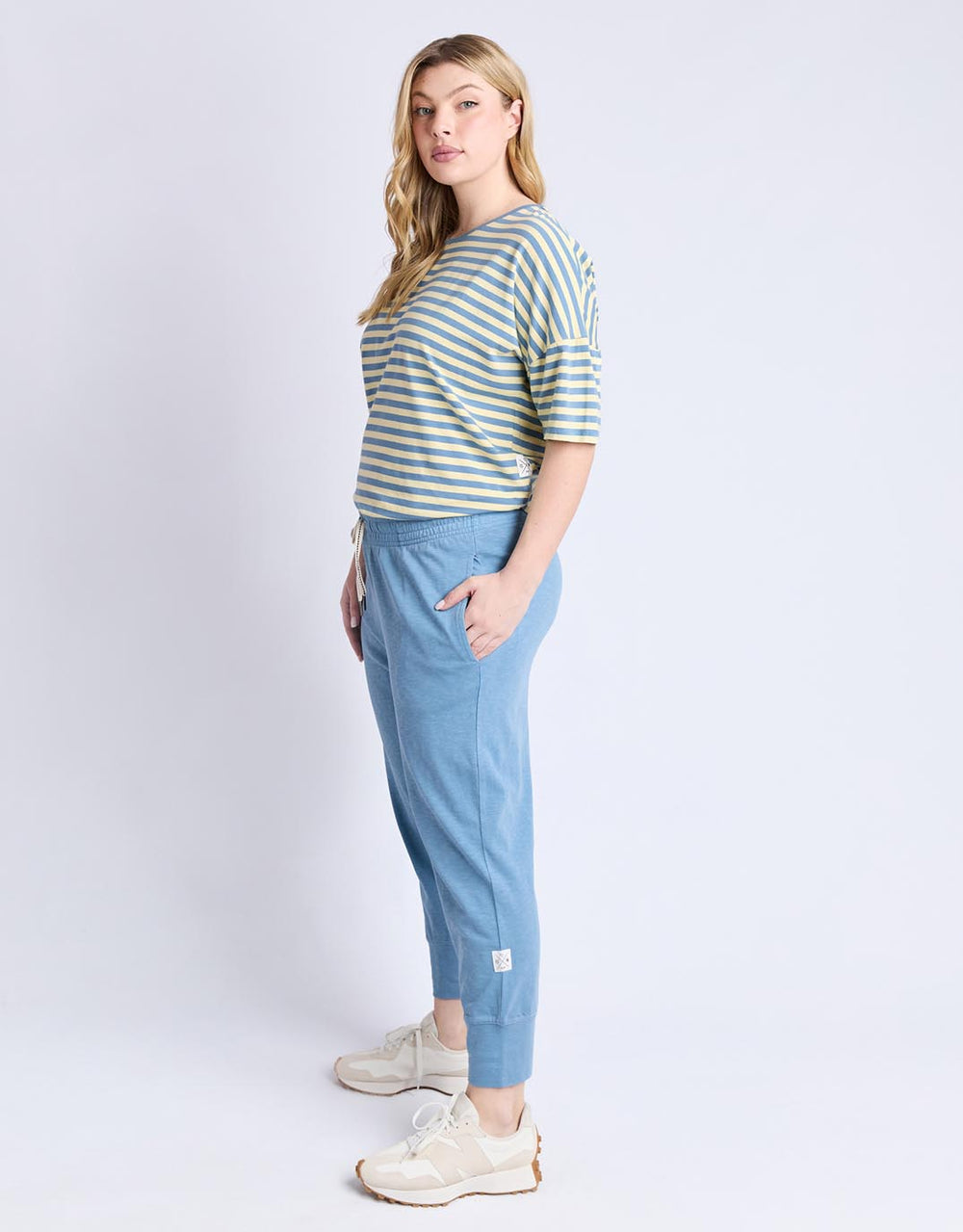 elm-3-4-brunch-pant-blue-shadow-womens-clothing