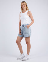 elm-emma-relaxed-denim-short-light-blue-wash-womens-clothing