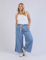 elm-greta-wide-leg-pant-with-side-tape-light-blue-wash-womens-clothing