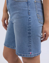 elm-macie-denim-shorts-mid-blue-wash-womens-clothing