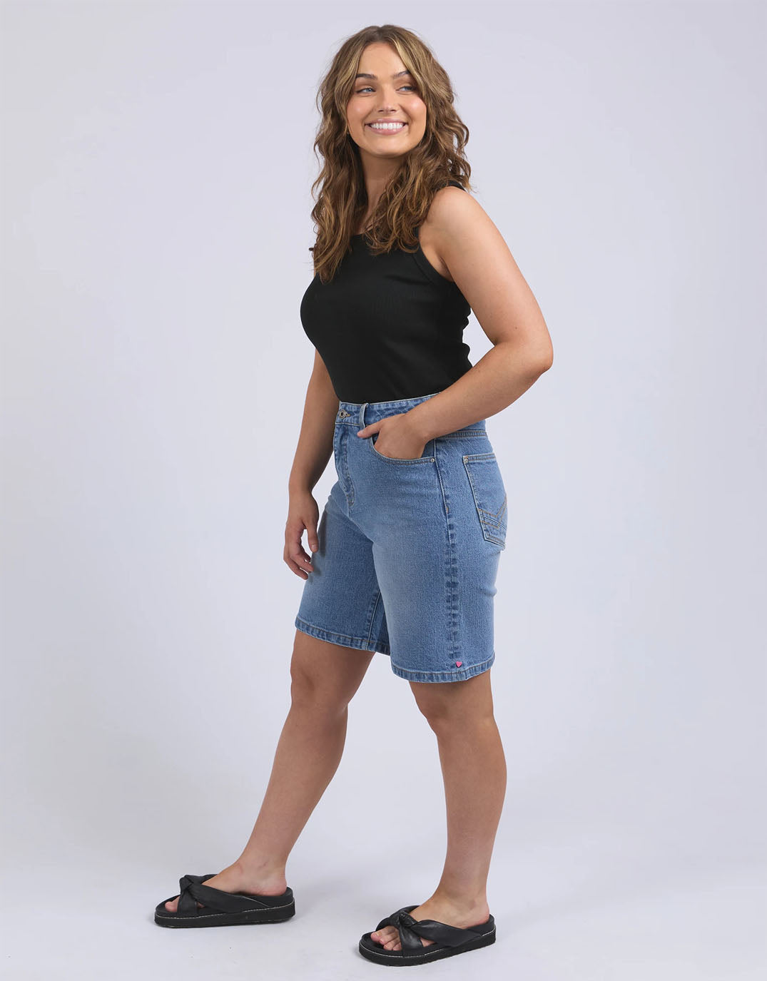 elm-macie-denim-shorts-mid-blue-wash-womens-clothing