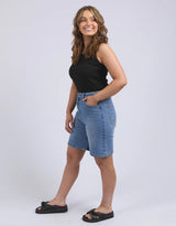 elm-macie-denim-shorts-mid-blue-wash-womens-clothing