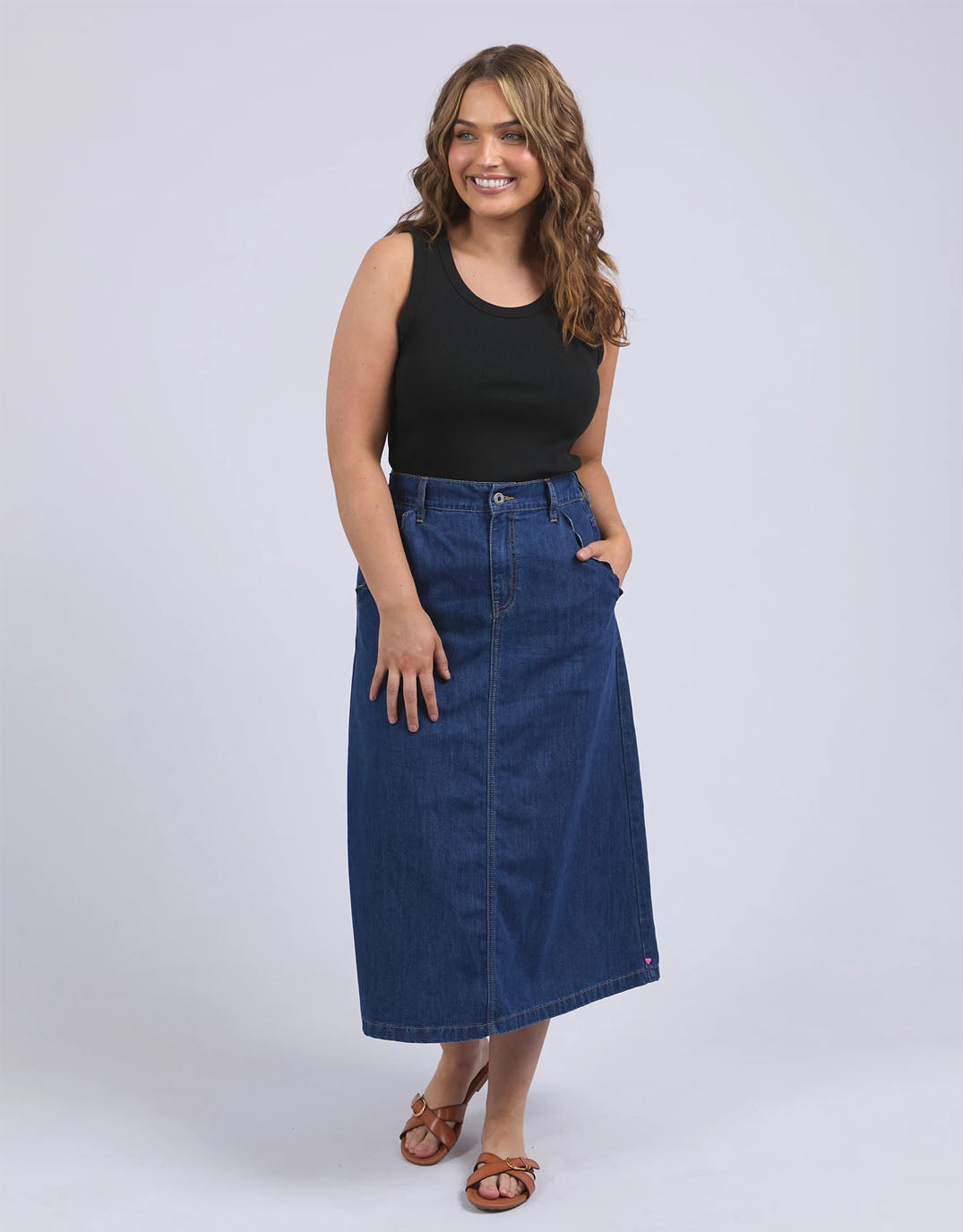 elm-scallop-edge-denim-skirt-mid-blue-wash-womens-clothing