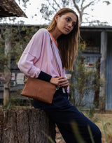 elms-king-bowery-wallet-tan-pebble