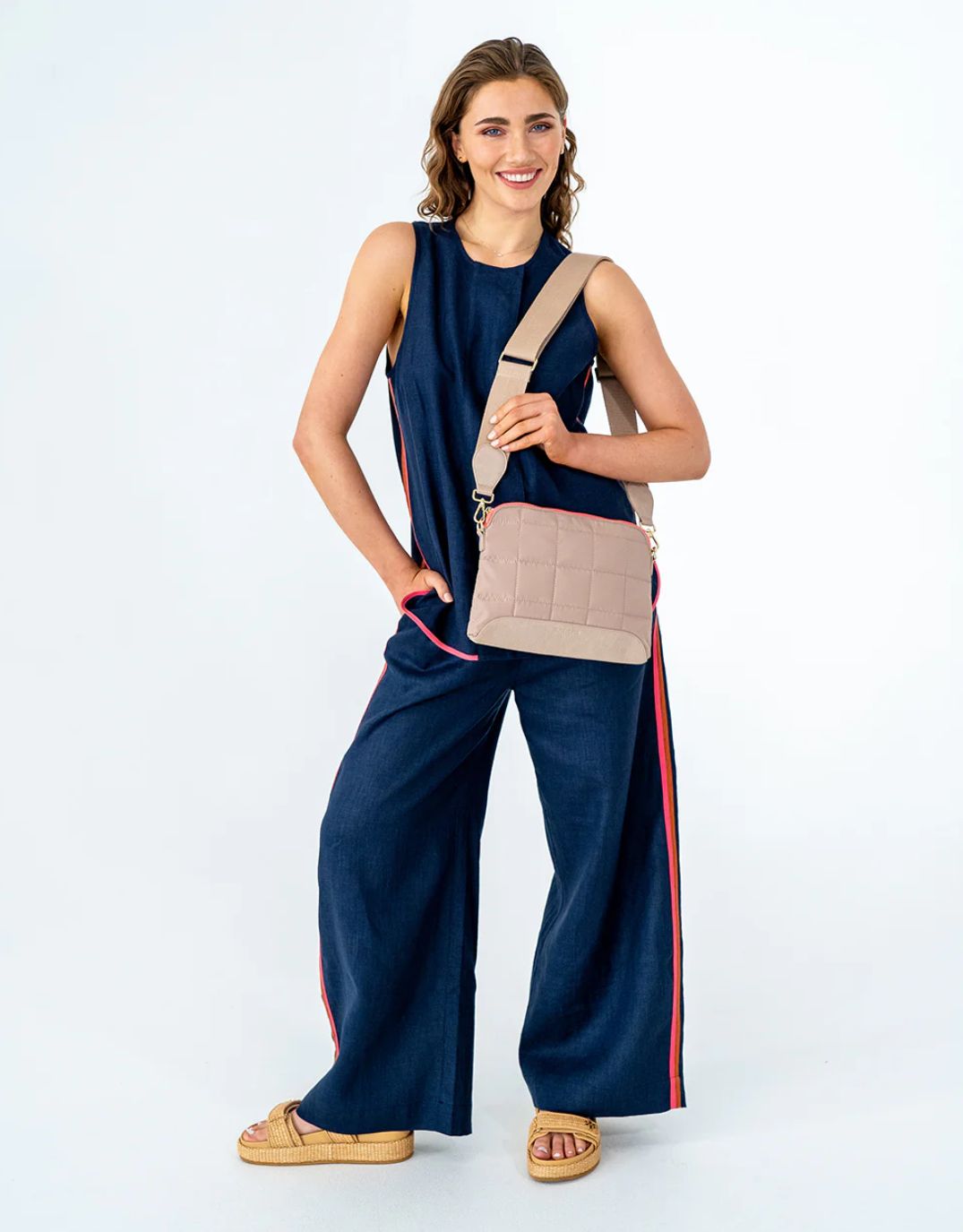 elms-king-soho-crossbody-bag-taupe