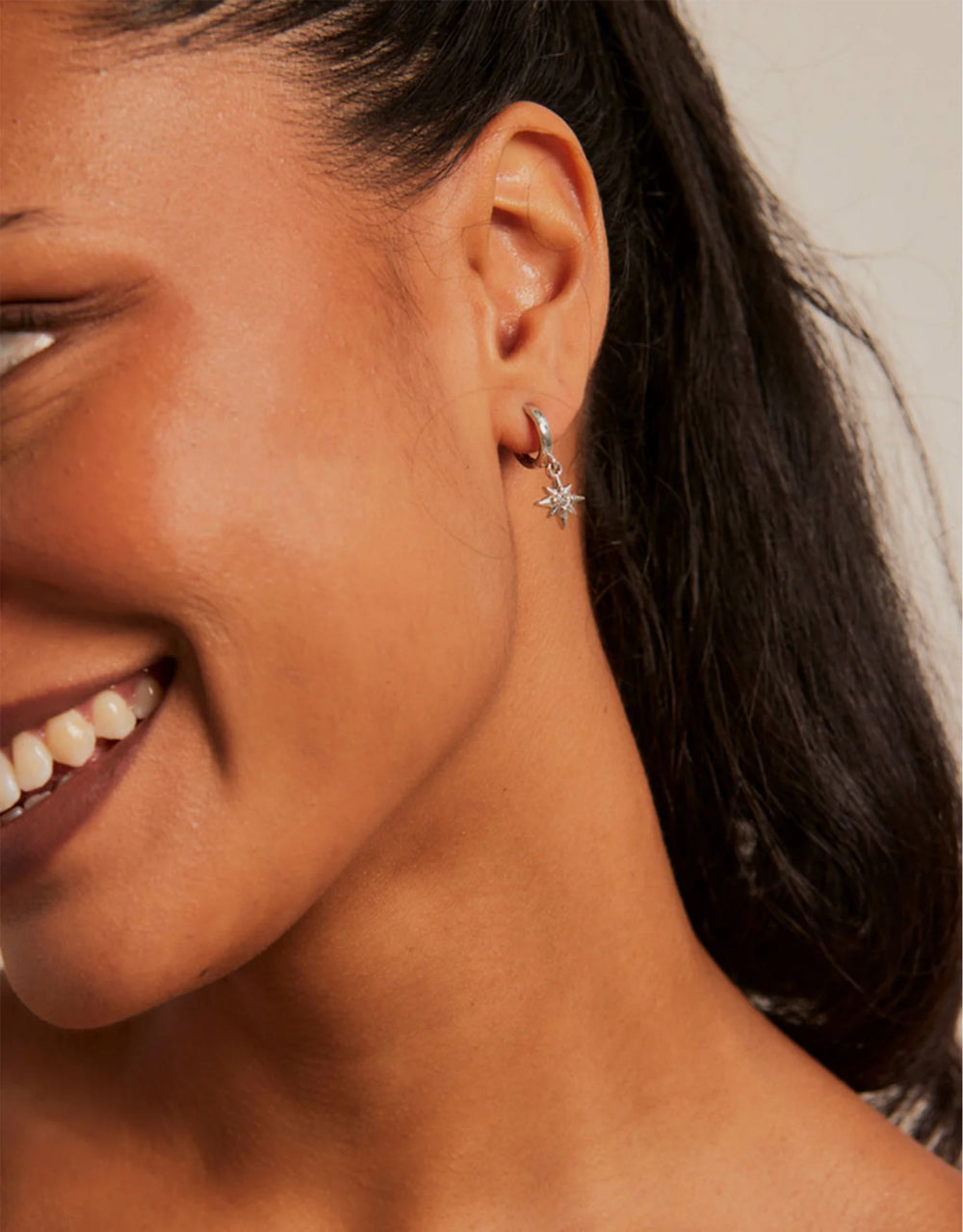 heart-humble-stardust-pendant-huggie-earrings-silver