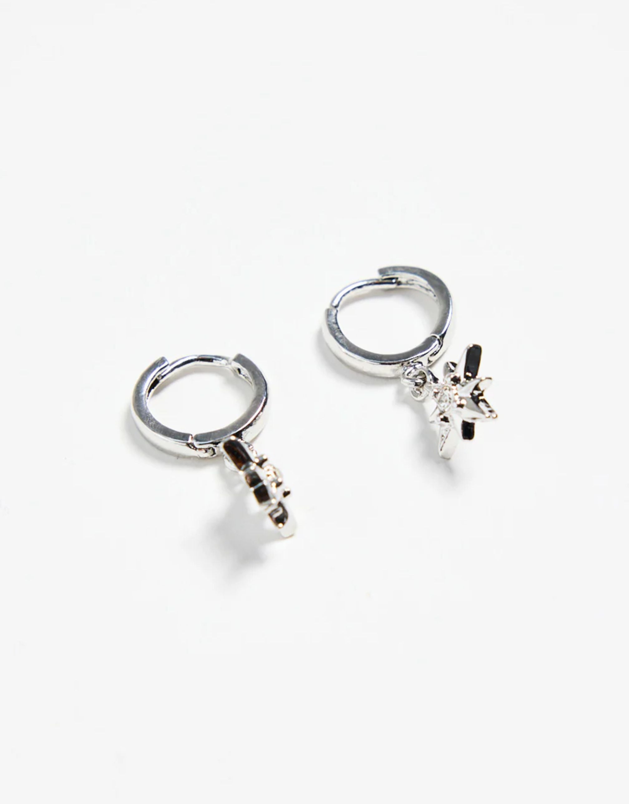 heart-humble-stardust-pendant-huggie-earrings-silver