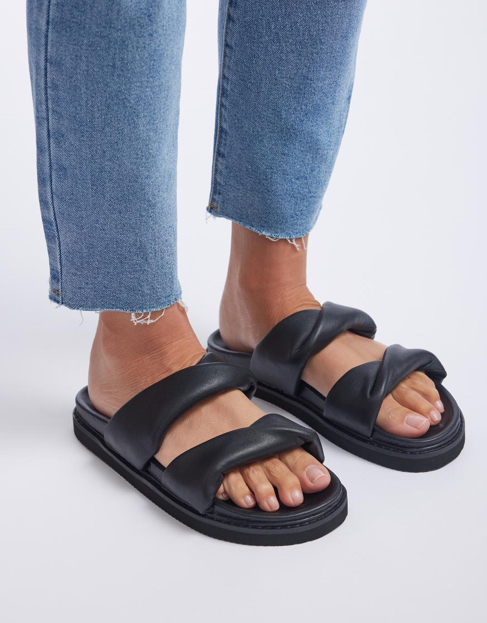 Human Shoes - Tactful Slides - Black - paulaglazebrook Shoes