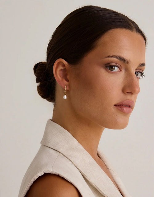 humble-heart-mini-pearl-huggie-earrings-gold